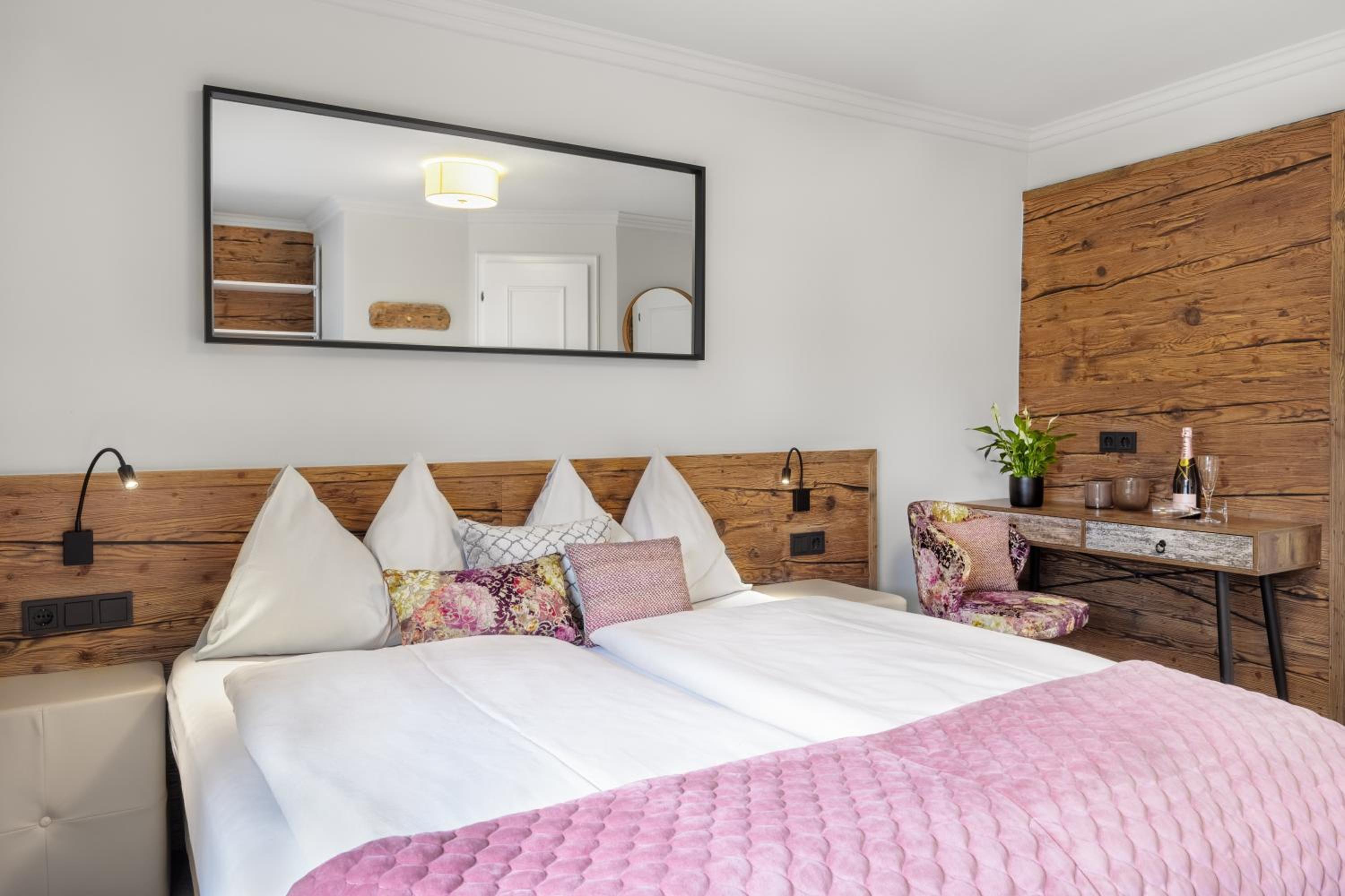 Double Room with Balcony - Photo 1
