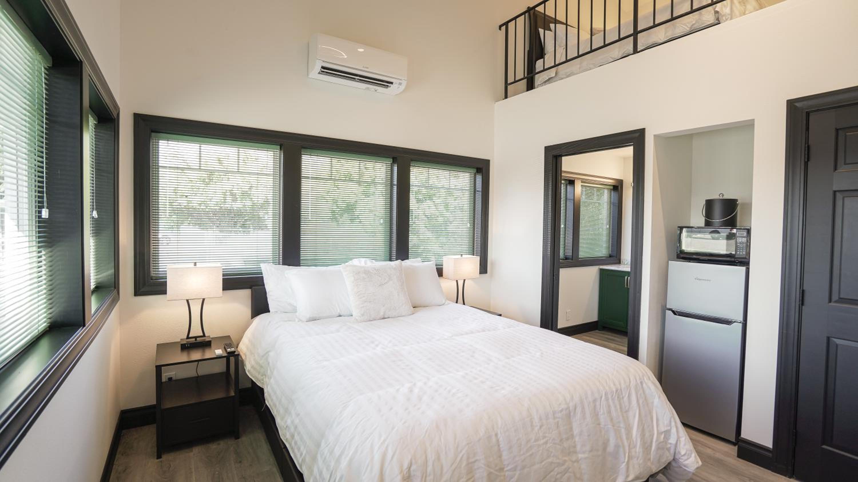 Deluxe Double Room (1 adult + 1 child) photo 1
