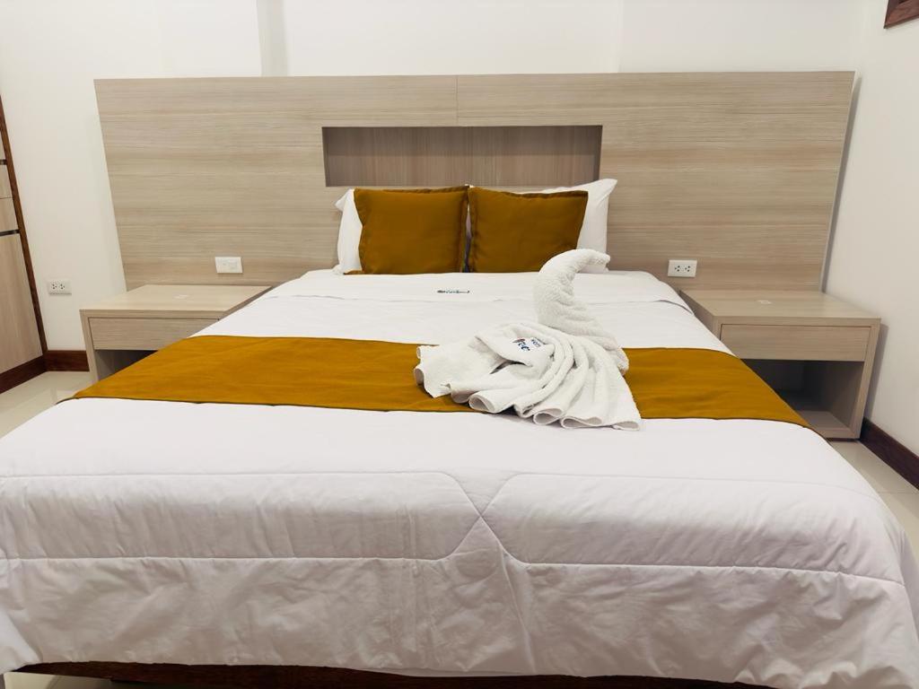 Standard Queen Room photo 2