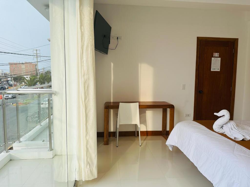 Queen Room with Balcony photo 1