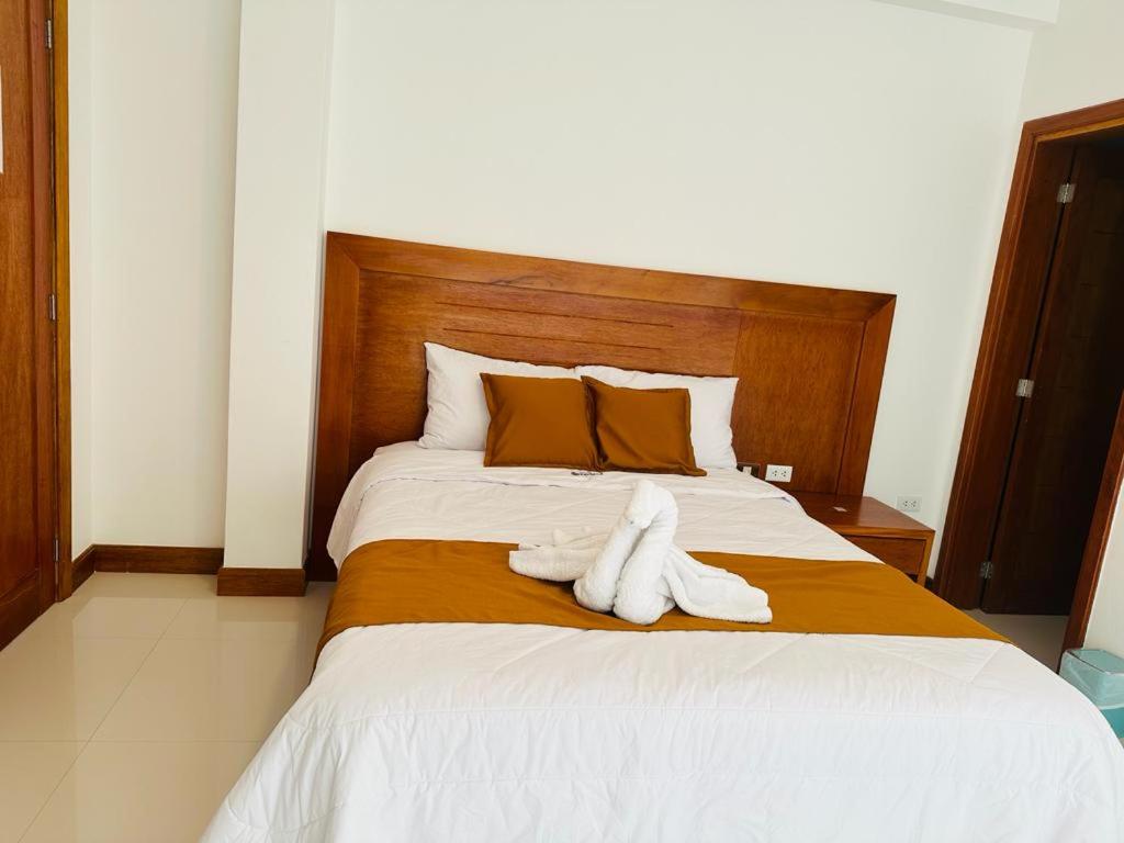 Queen Room with Balcony photo 2