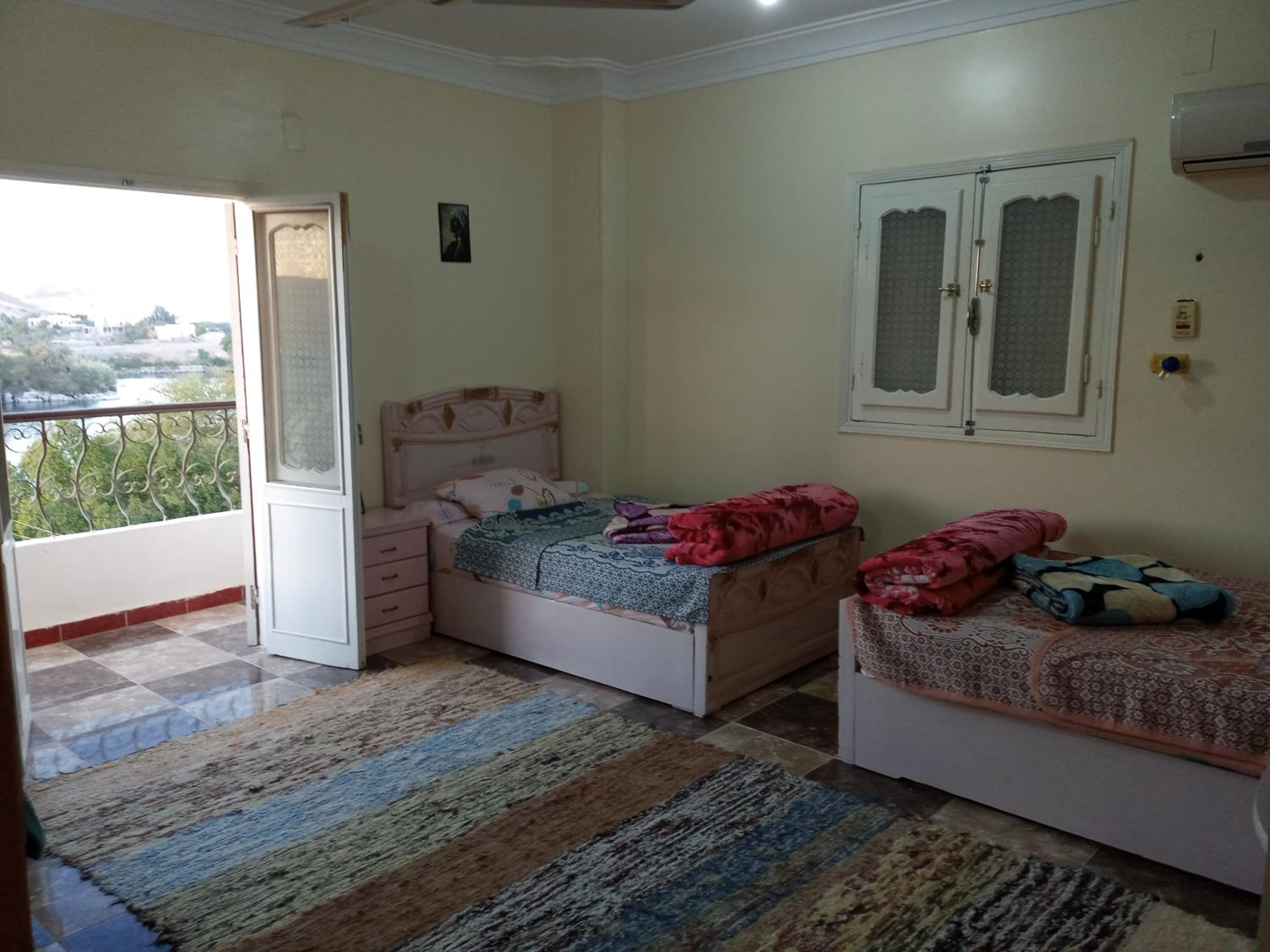 Quadruple Room with Balcony - Photo 3
