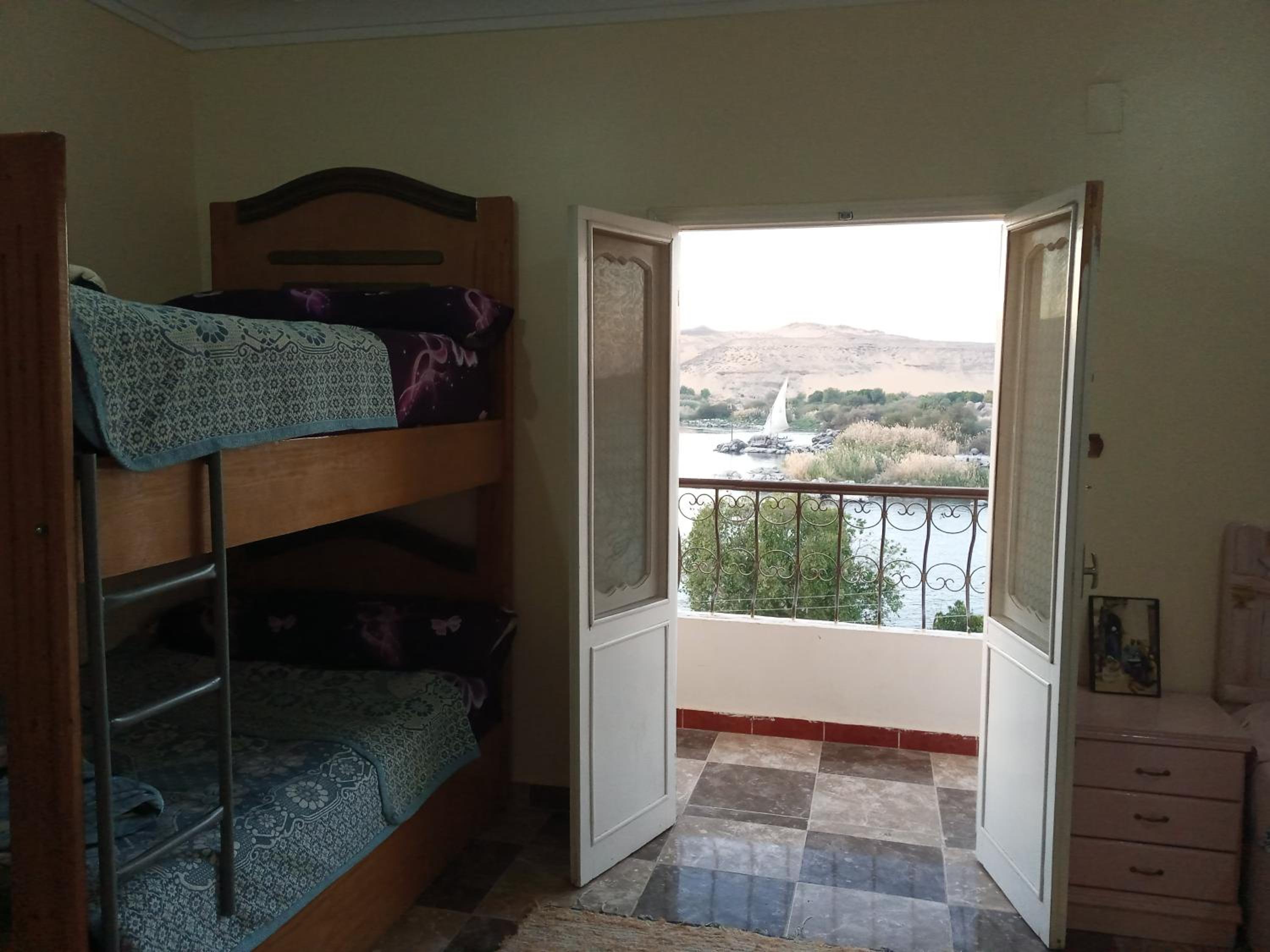 Quadruple Room with Balcony - Photo 4