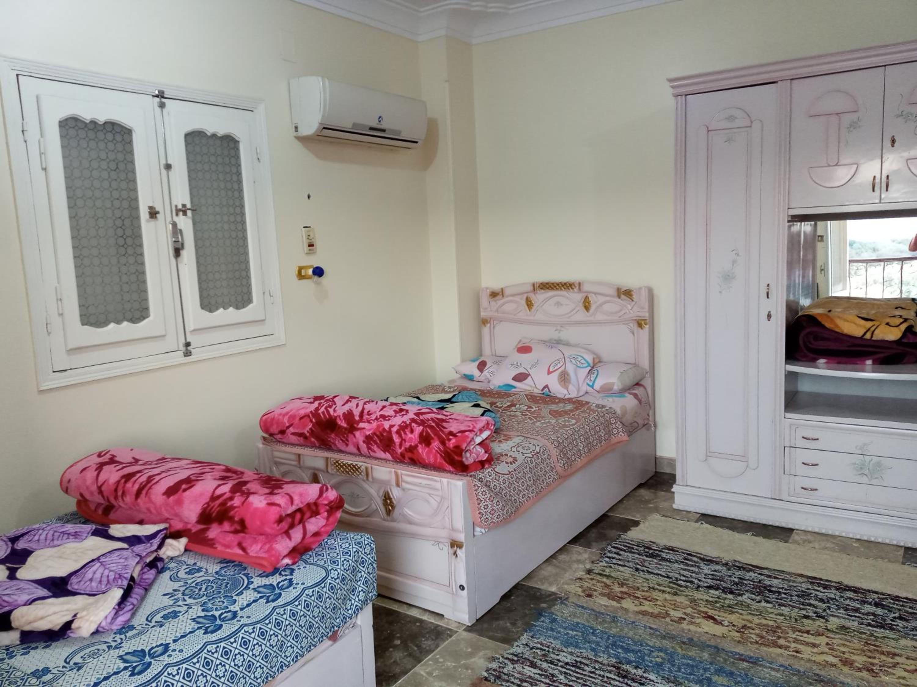 Quadruple Room with Balcony - Photo 6
