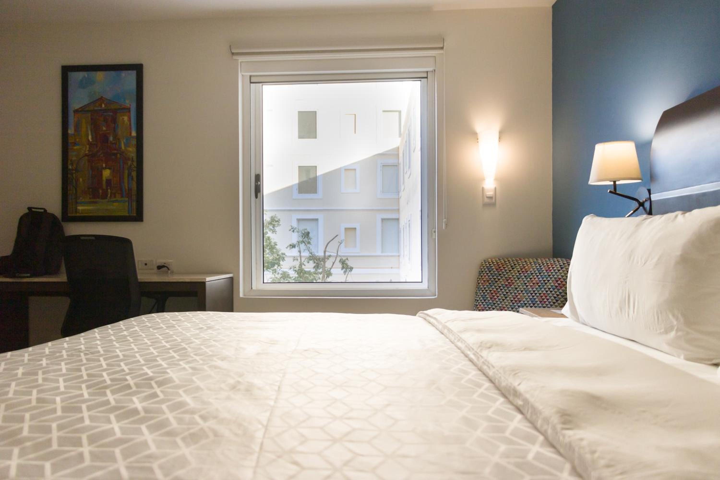 Standard King Room - Photo 8