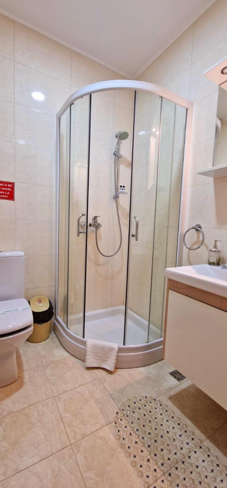 Double Room with Balcony - Photo 4
