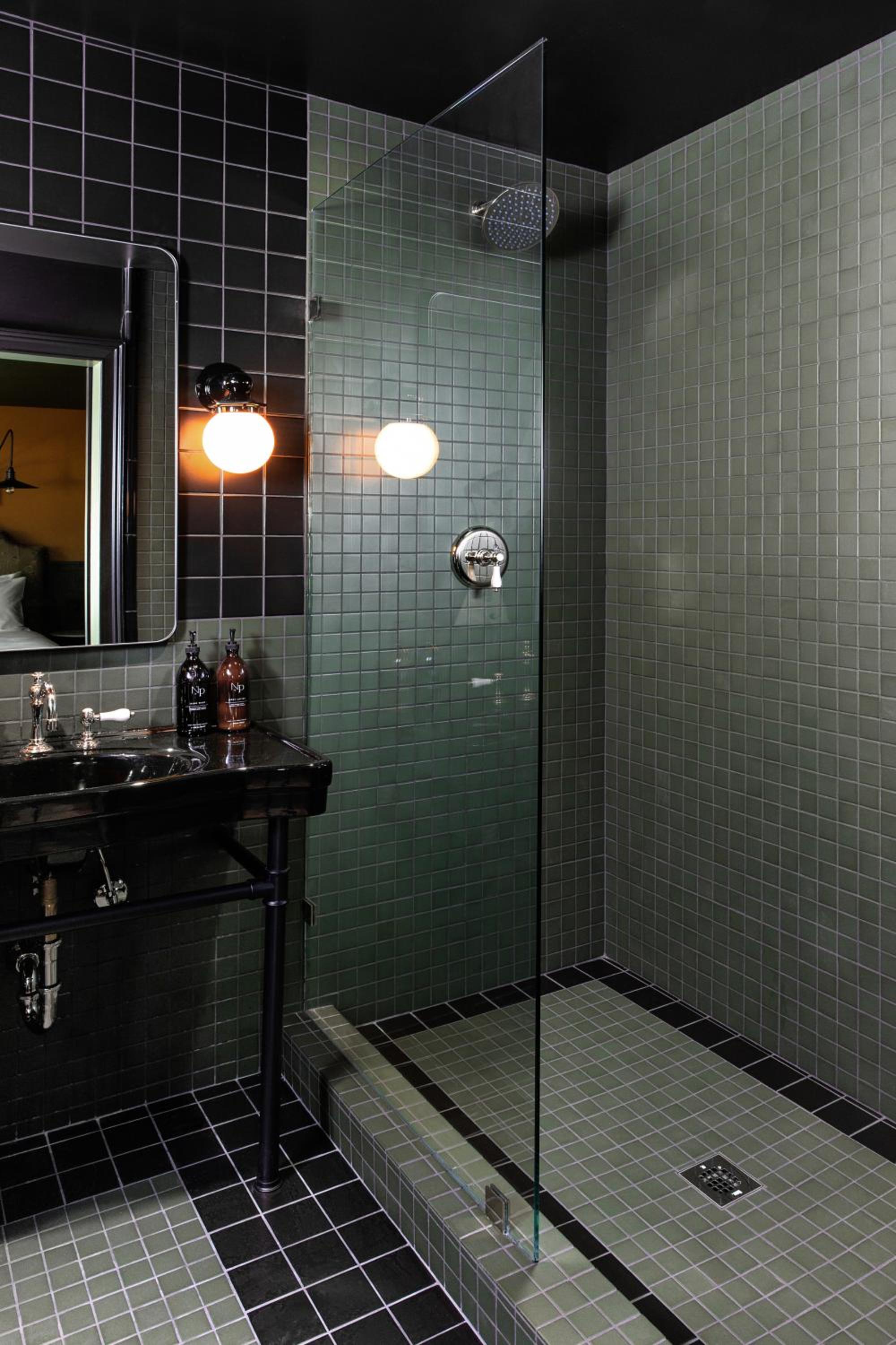 Four-Bedroom House - Photo 21