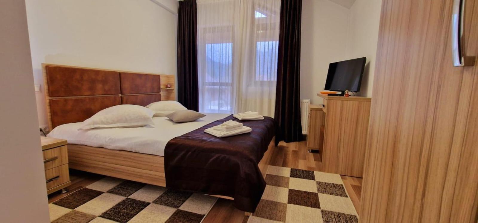 Double Room with Balcony - Photo 6