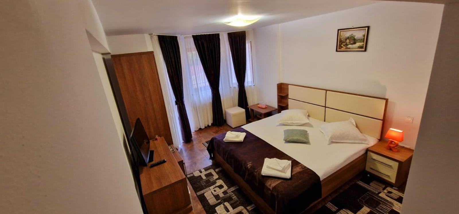 Double Room with Balcony - Photo 7