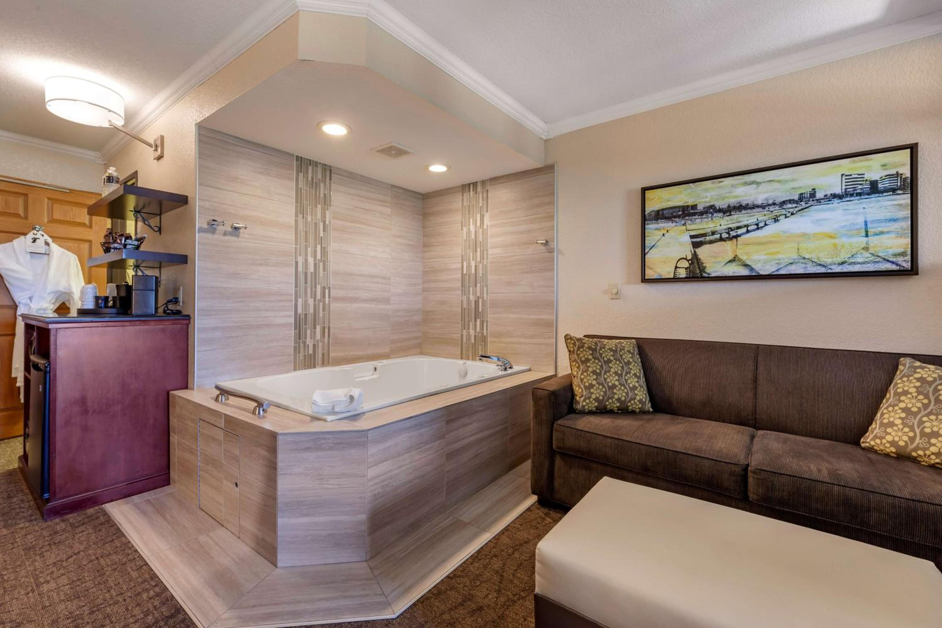 King Suite with Fireplace with Spa Bath - Non-smoking - Photo 5