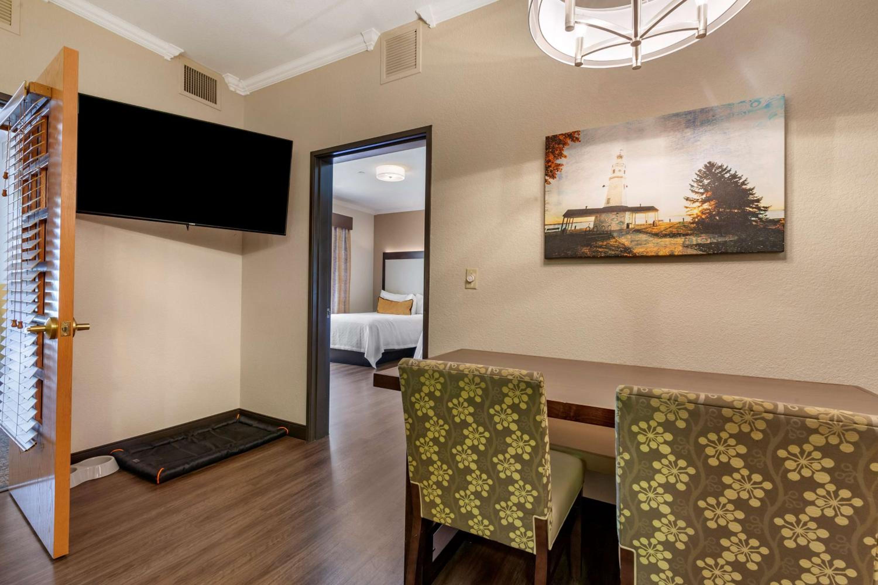 Two-Bedroom Suite - Non-Smoking - Photo 8