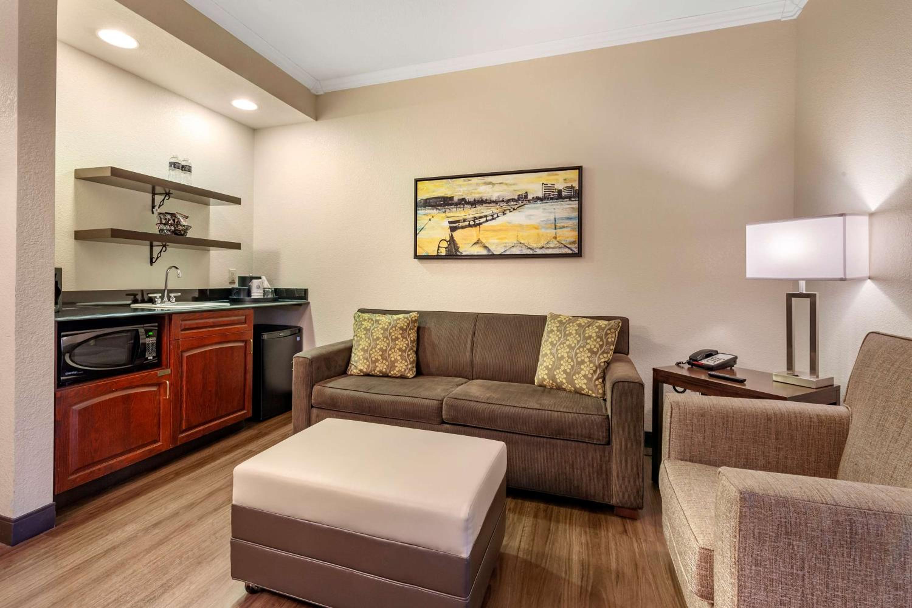 Two-Bedroom Suite - Non-Smoking - Photo 7