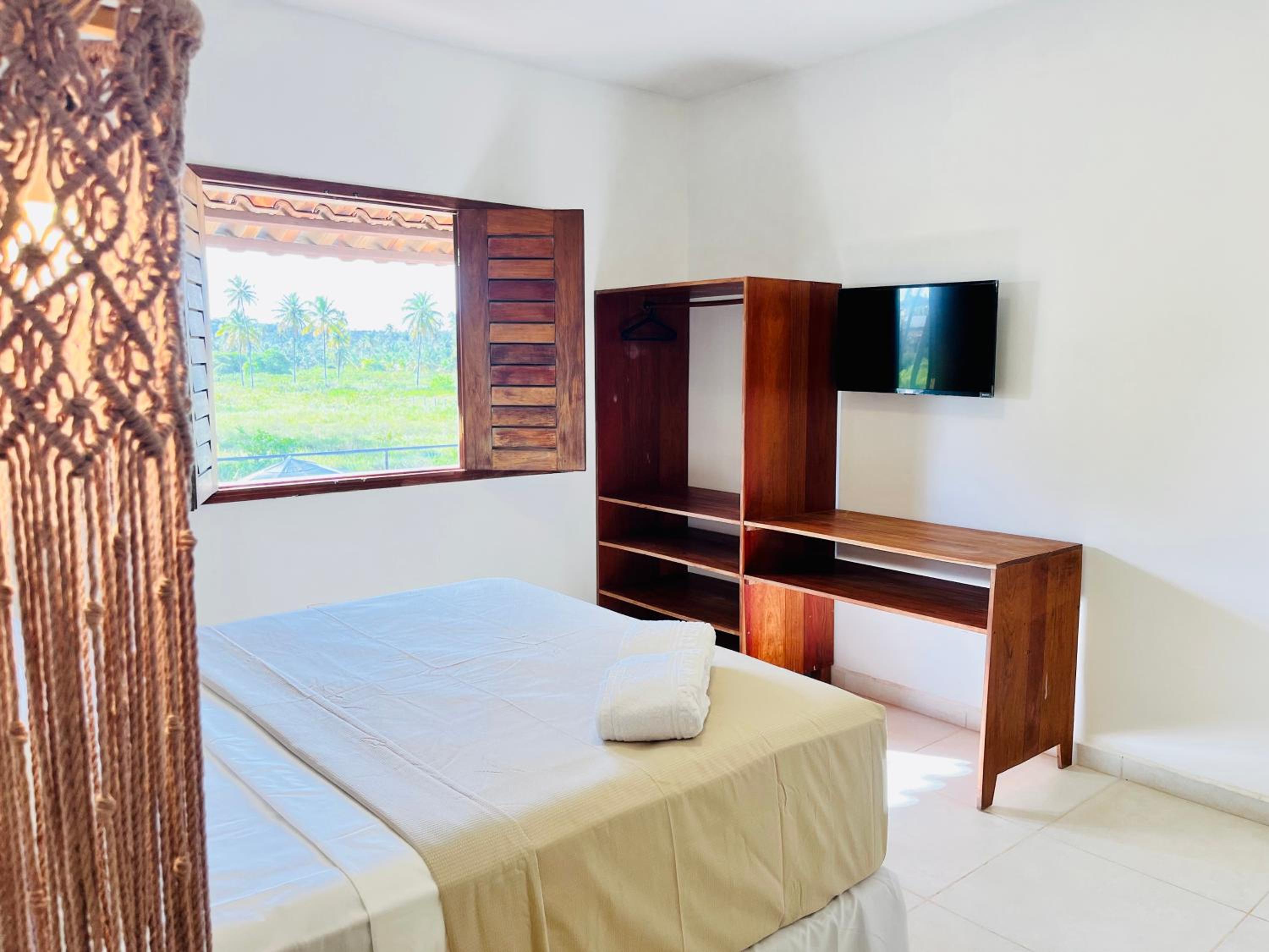 Queen Suite with Pool View photo 1