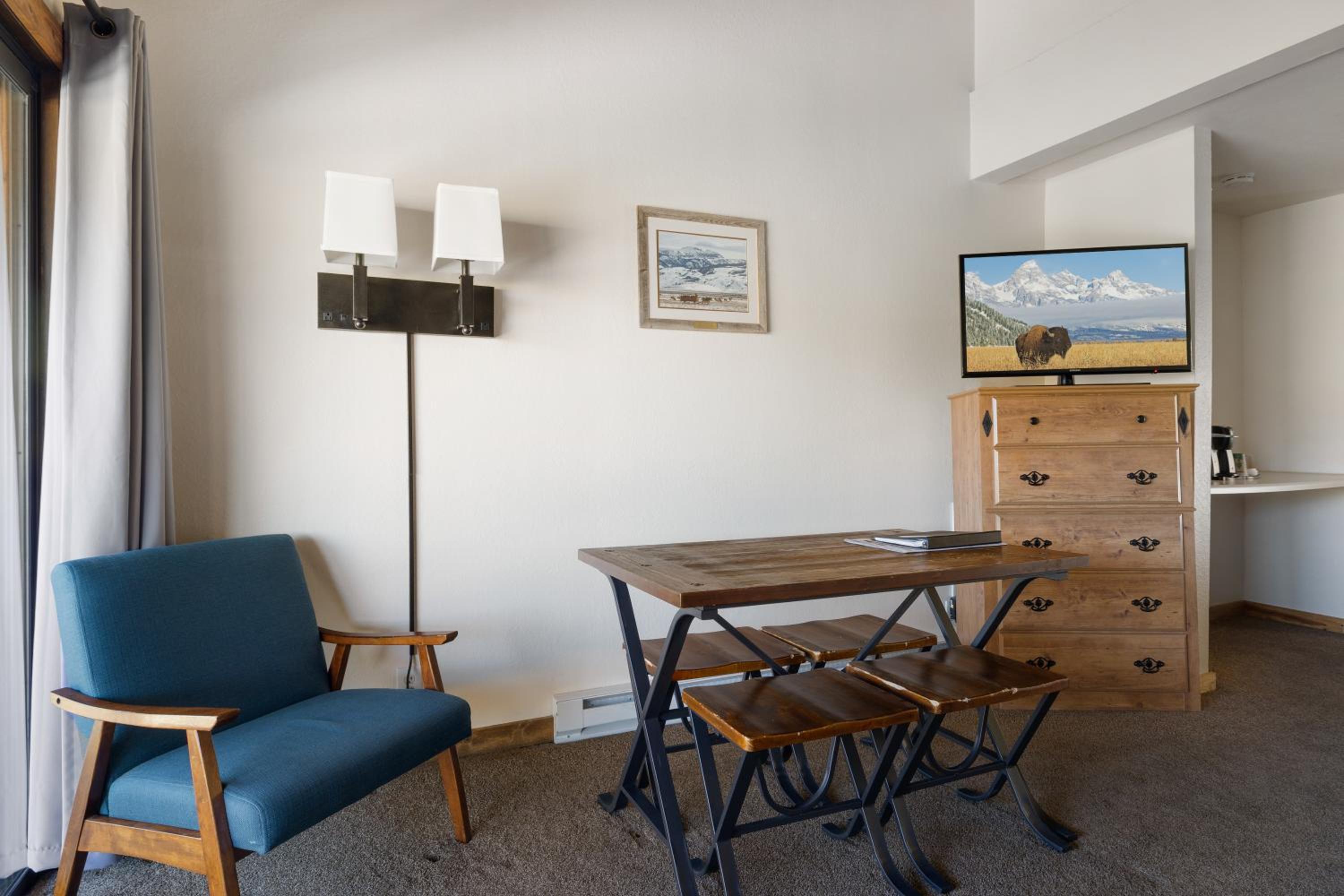 King Suite with Balcony photo 2