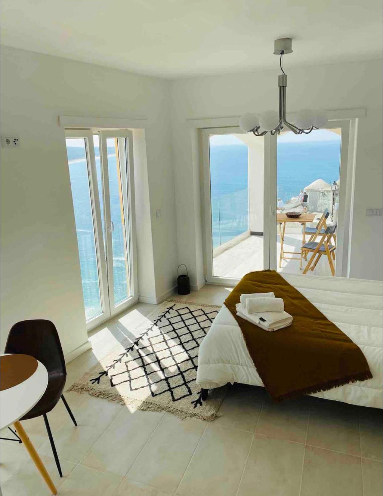 Double Room with Balcony and Sea View - Photo 2