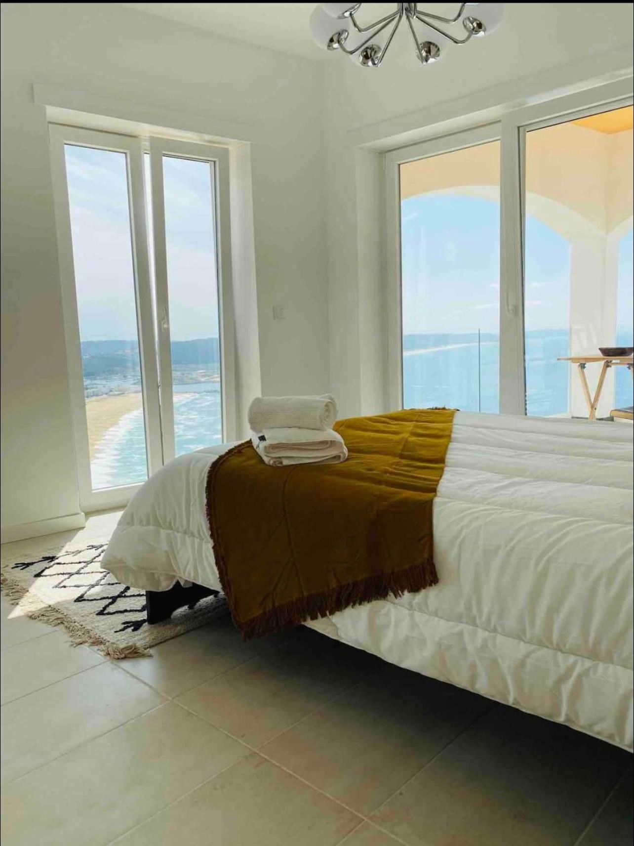 Double Room with Balcony and Sea View - Photo 12