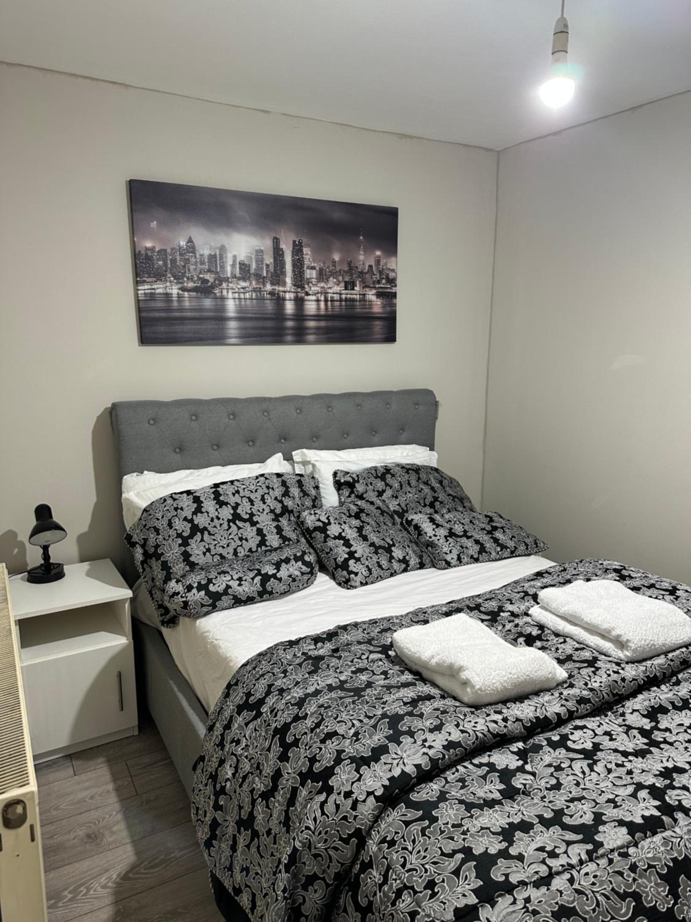 One-Bedroom Apartment photo 1