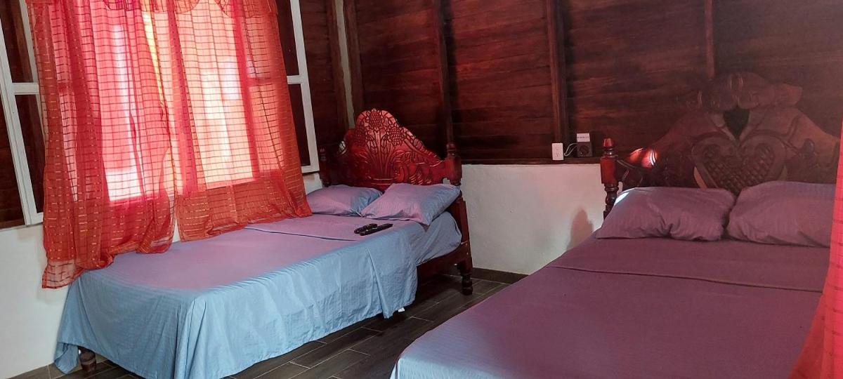 Quadruple Room with Private Bathroom - Photo 2