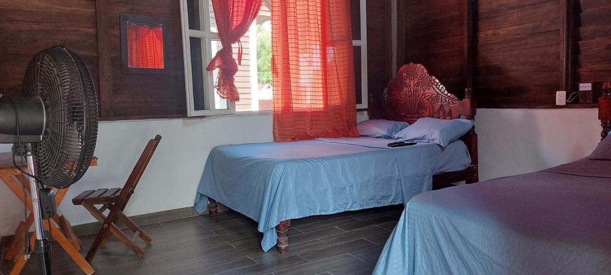 Quadruple Room with Private Bathroom - Photo 4