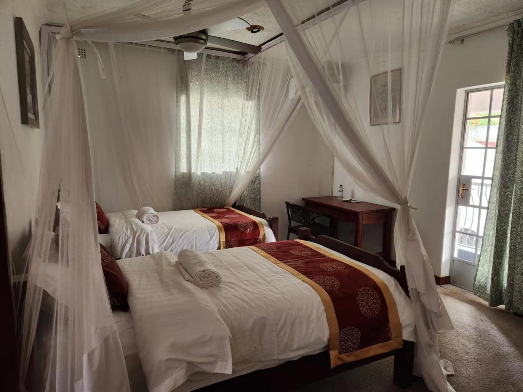 Large Twin Room photo 1