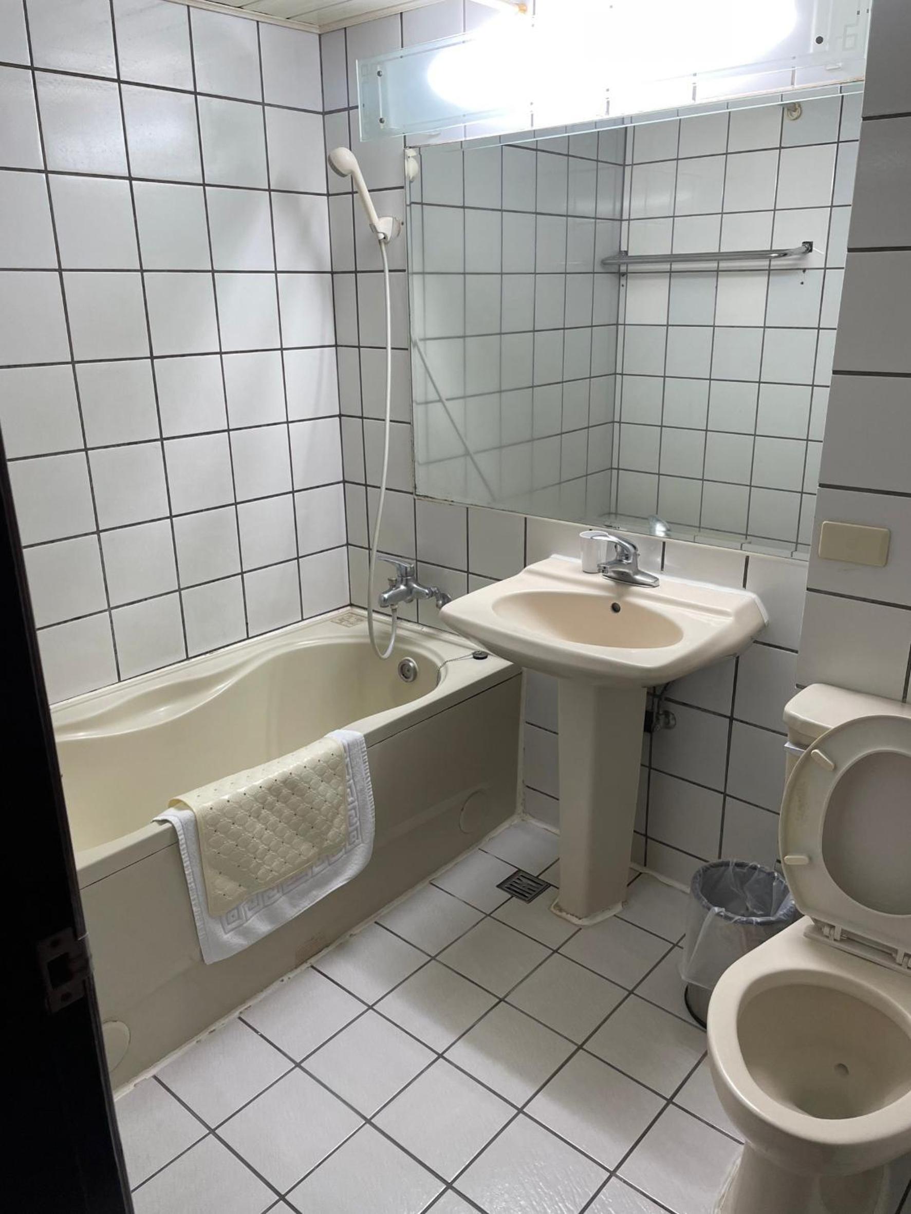 Single Room With Bathroom photo 2