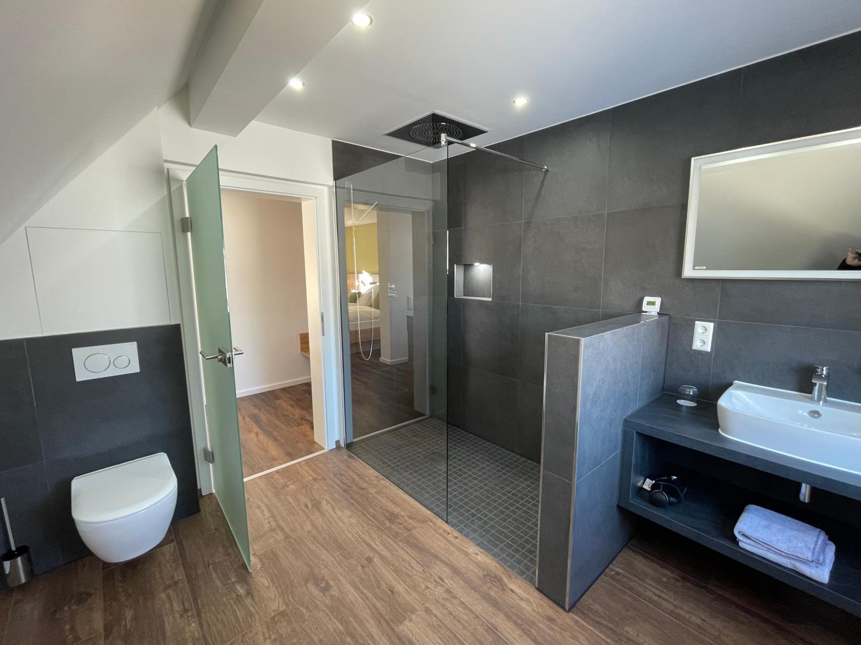 Deluxe Double Room with Balcony photo 3