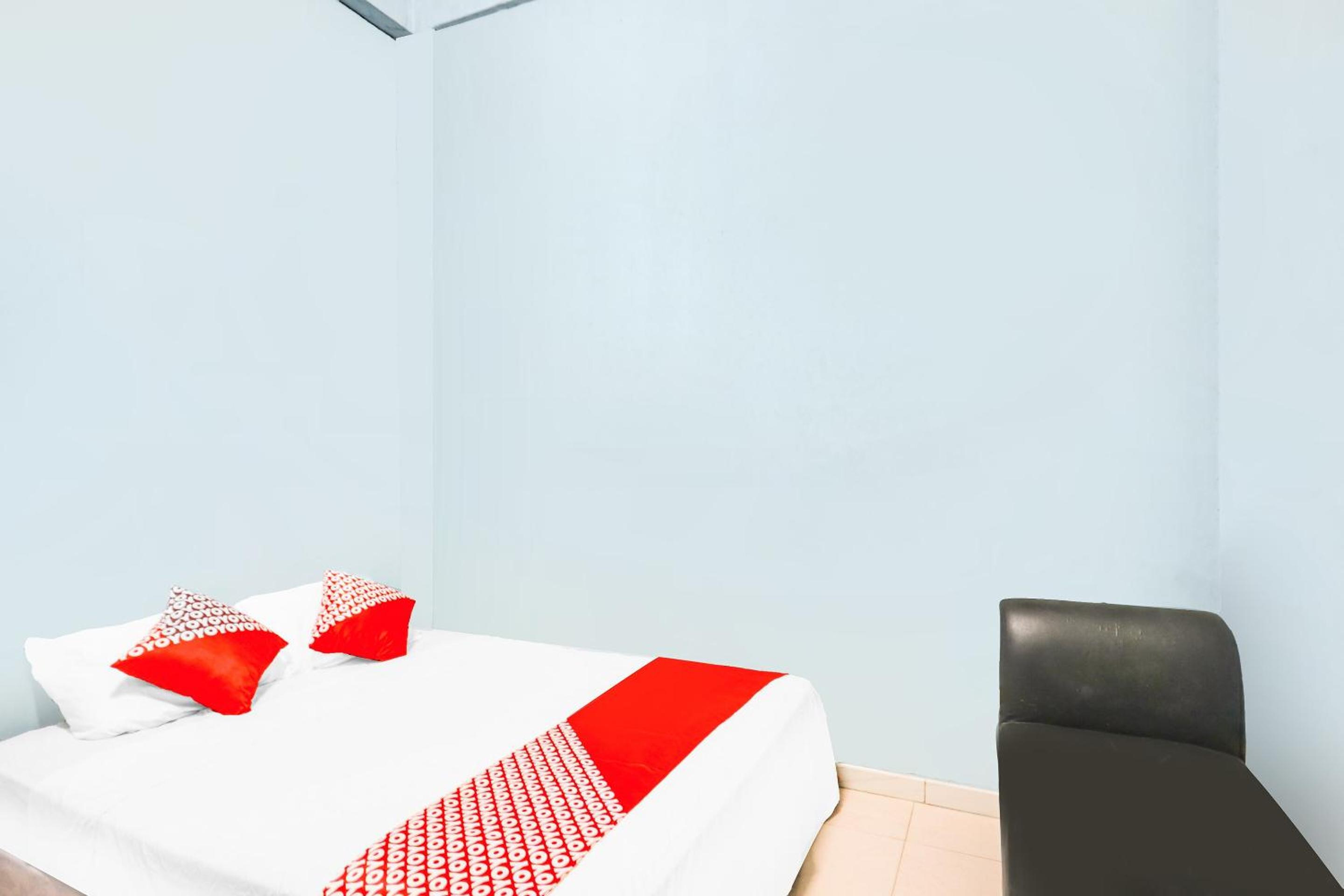 Budget Double Room - Photo 2
