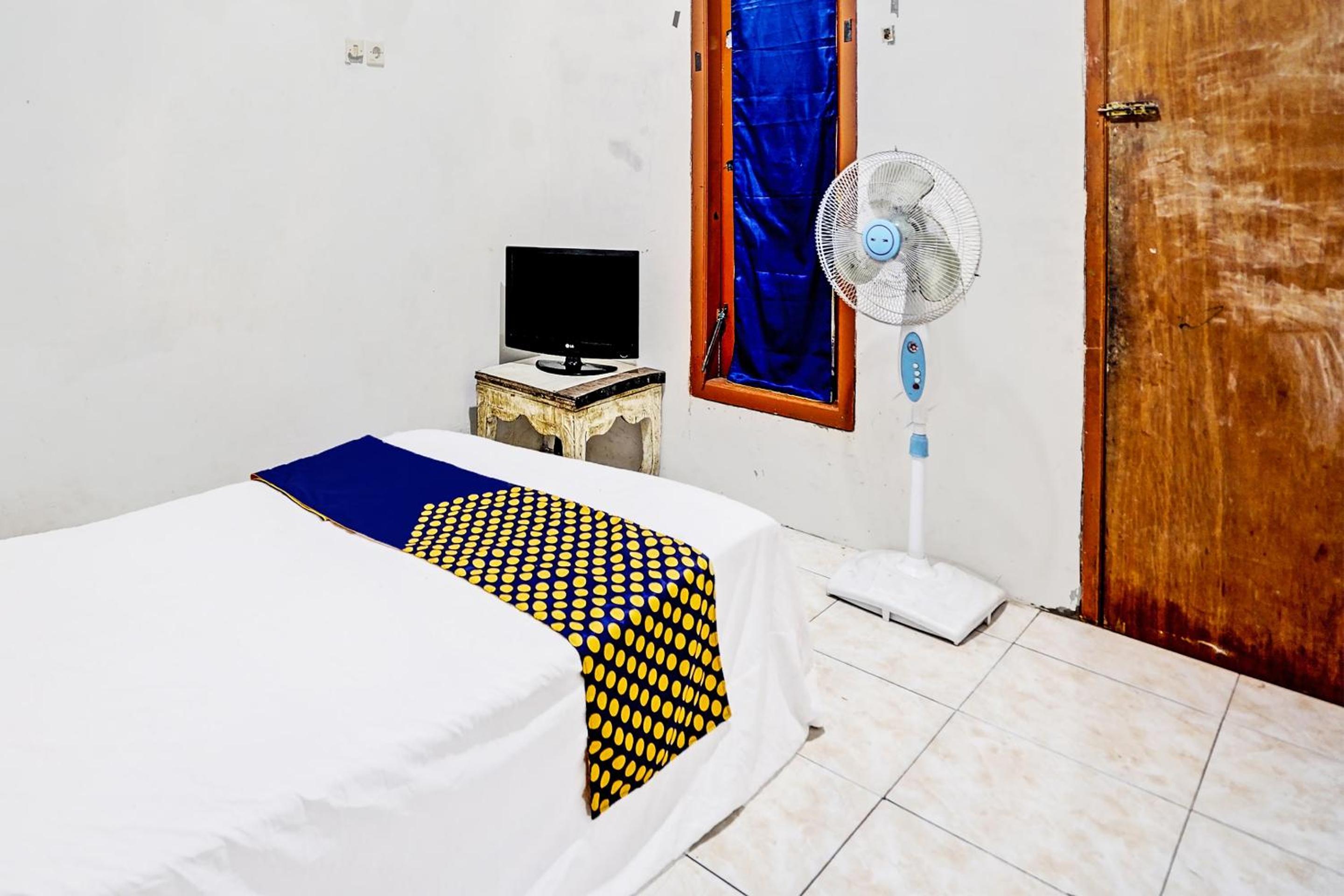 Budget Double Room photo 3