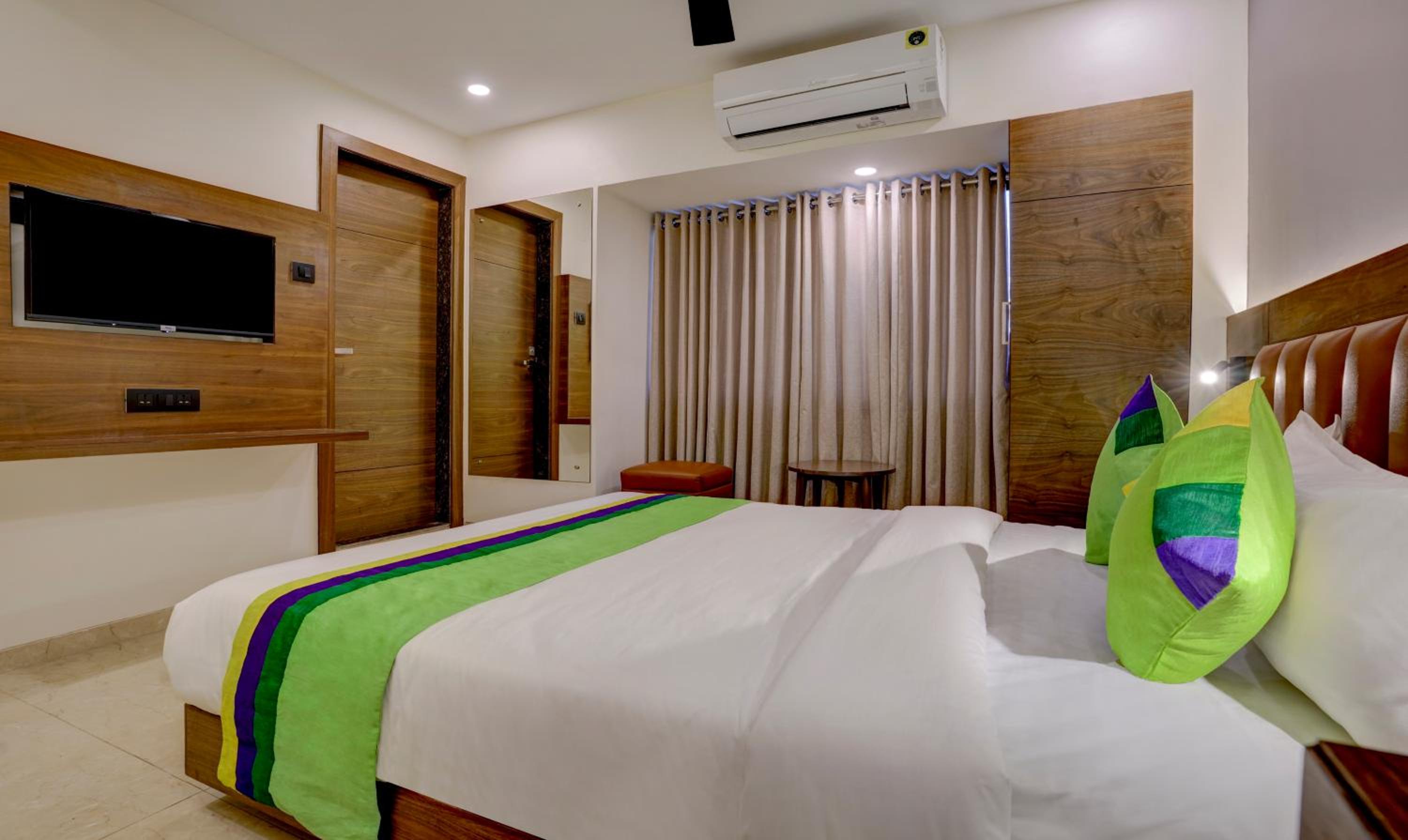 Standard Double Room - Photo 11