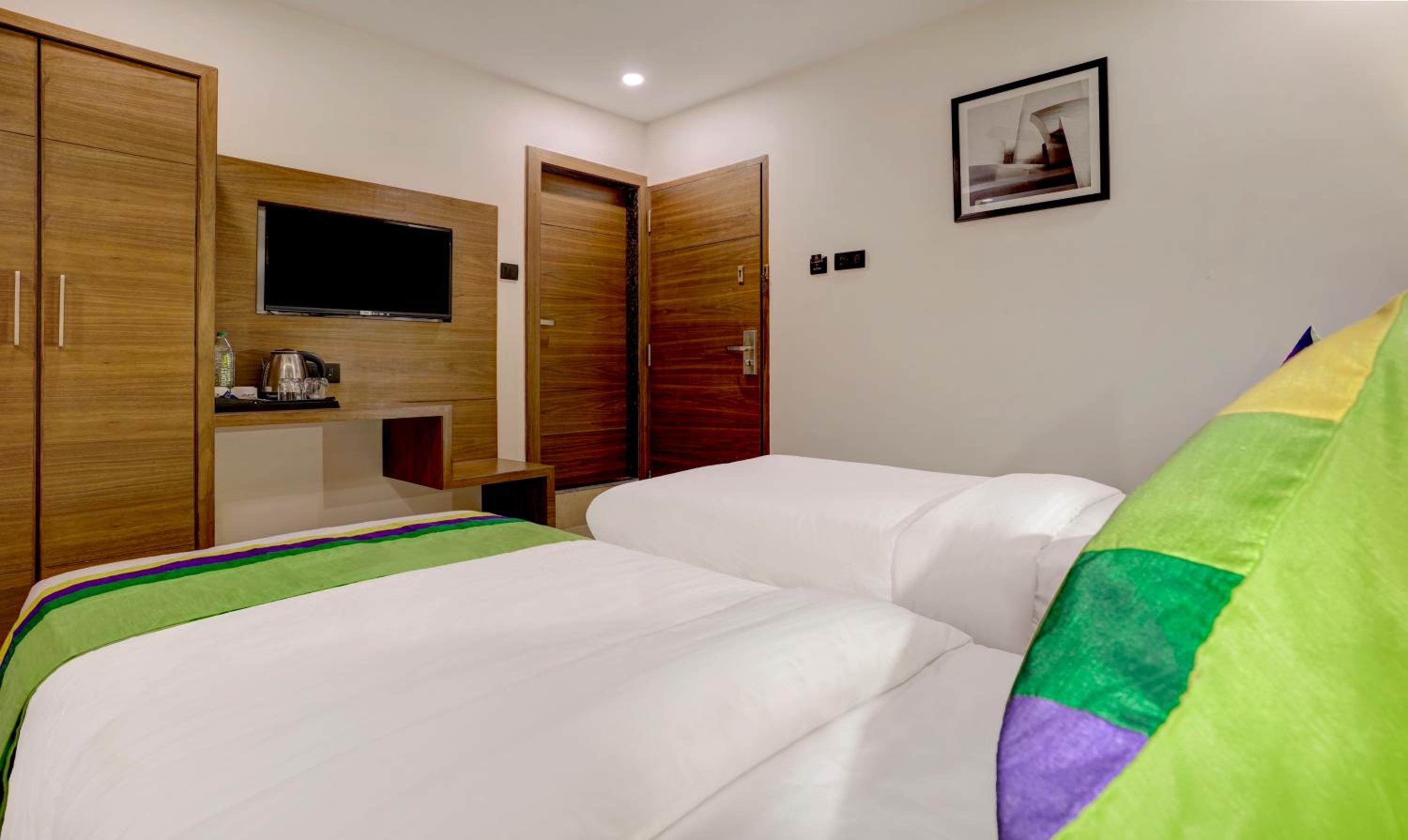 Standard Double Room - Photo 12