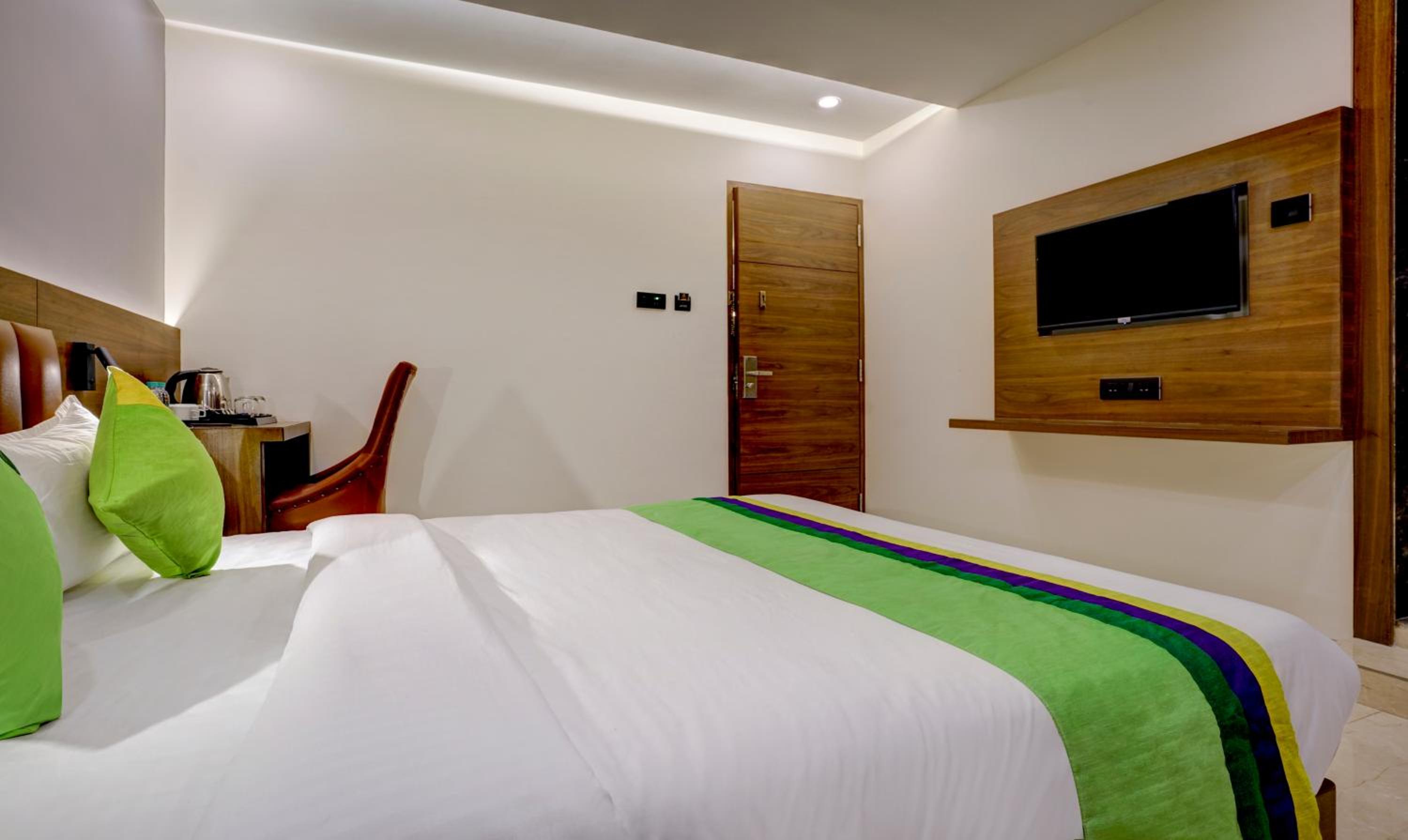 Standard Double Room - Photo 16