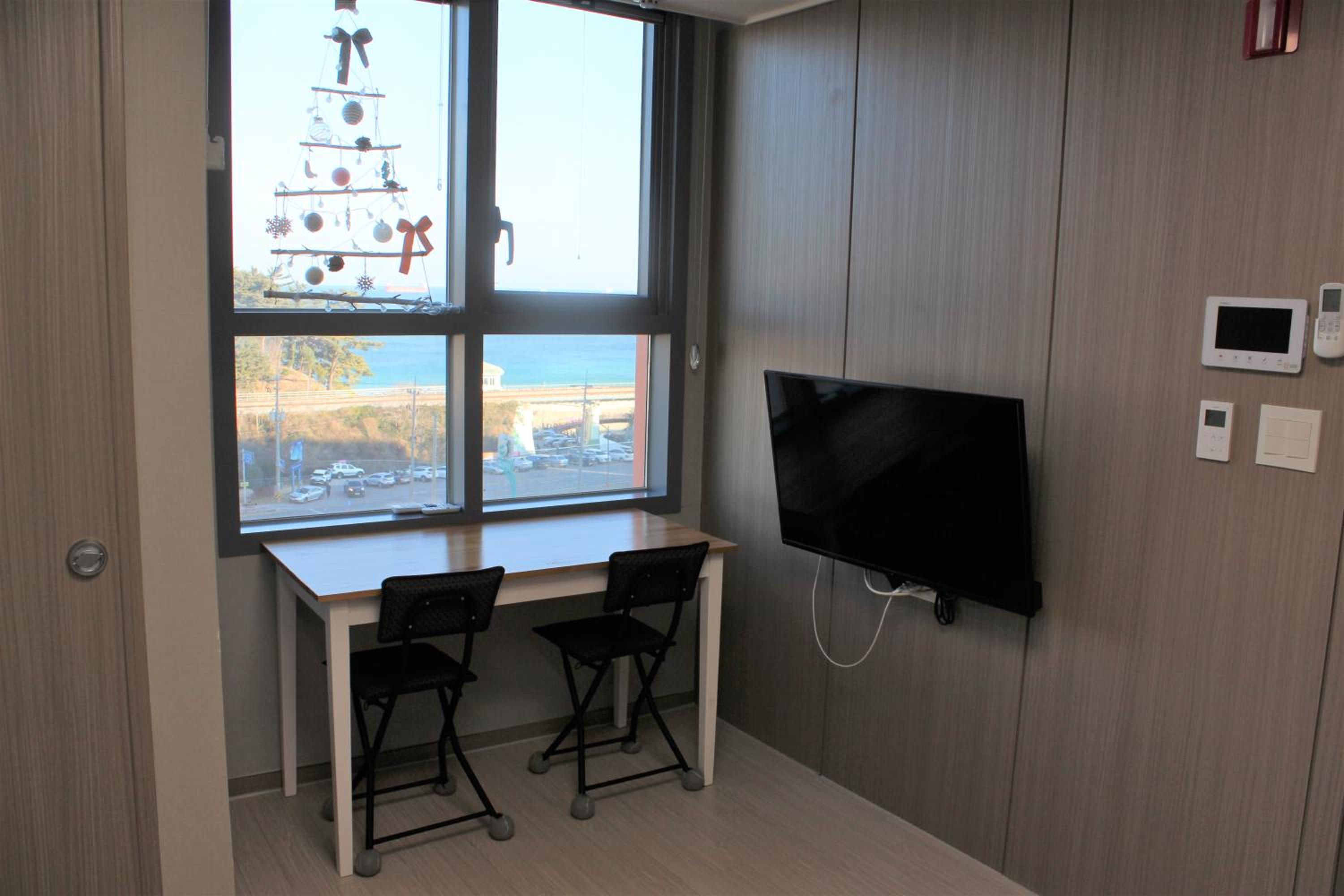 One-Bedroom Apartment - Photo 1