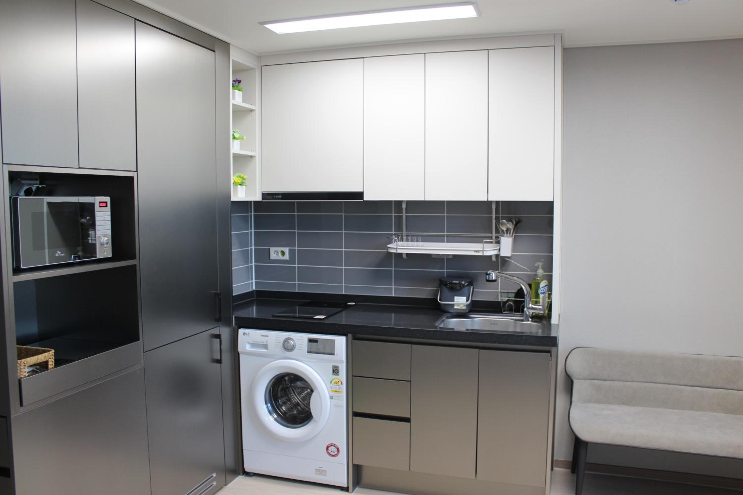One-Bedroom Apartment - Photo 11