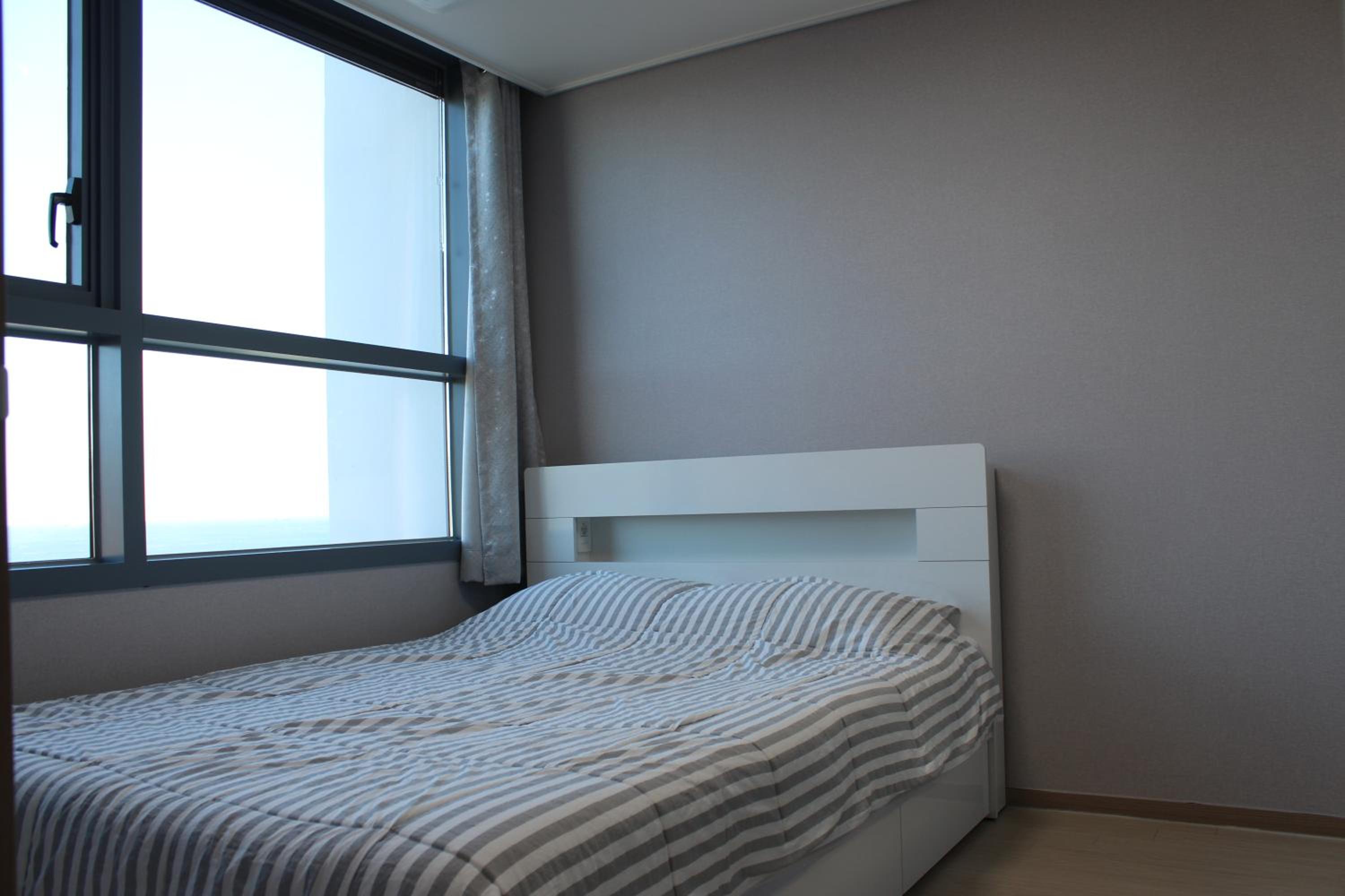 One-Bedroom Apartment - Photo 2