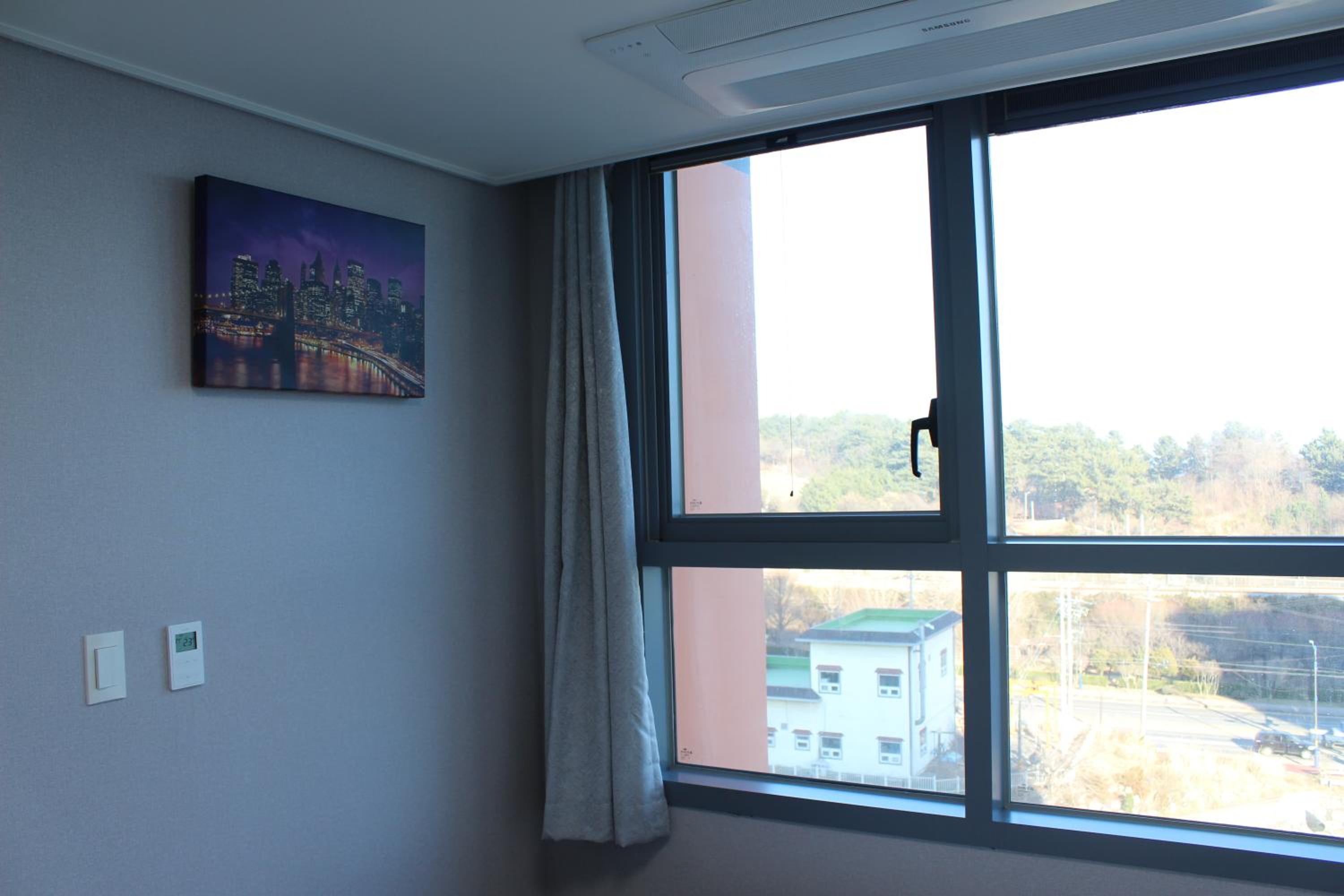 One-Bedroom Apartment - Photo 12