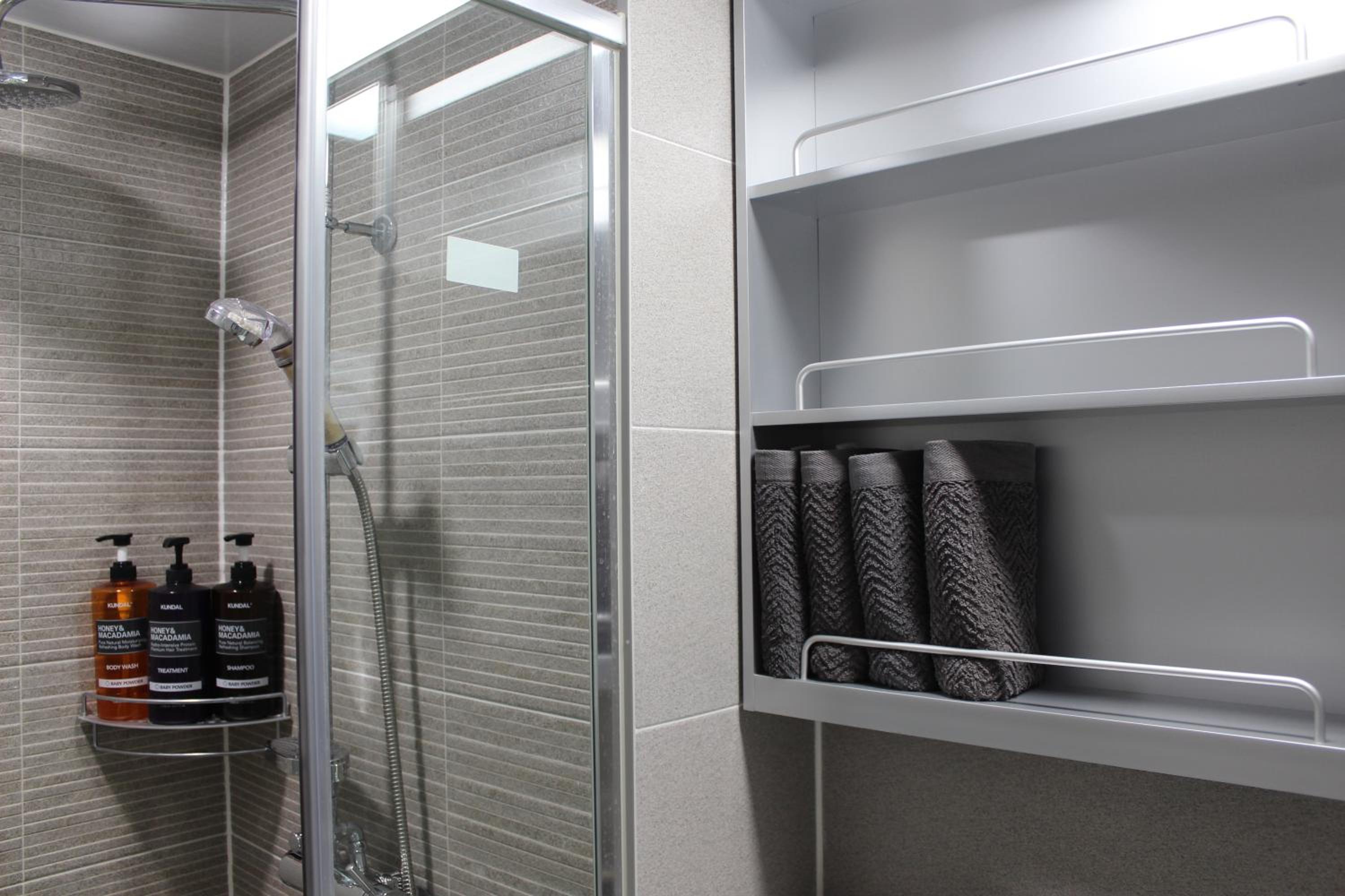 One-Bedroom Apartment - Photo 3