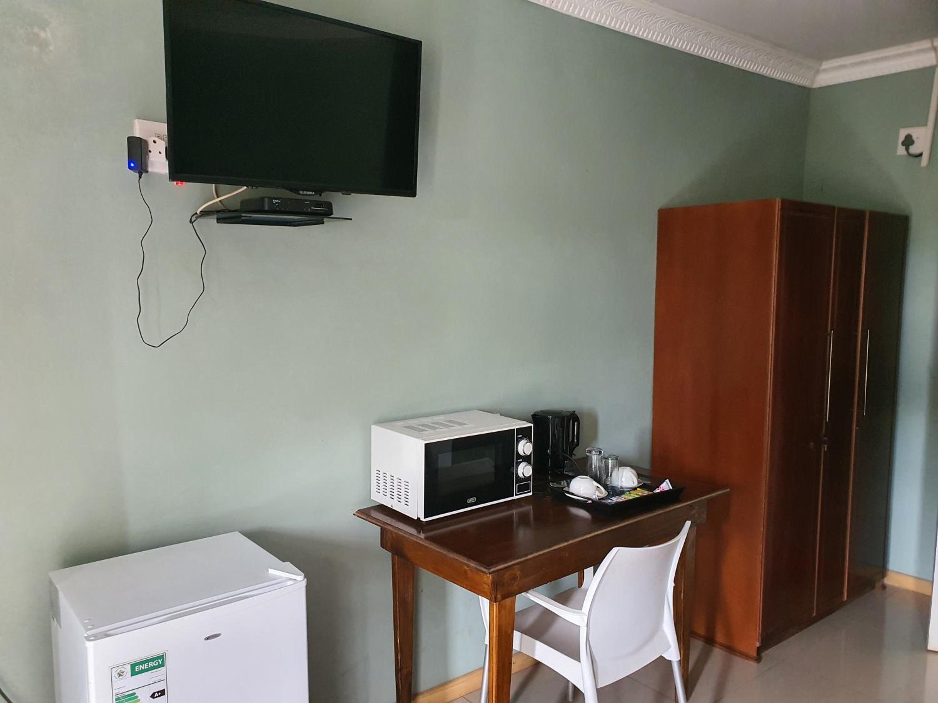 Standard Twin Room - Photo 7