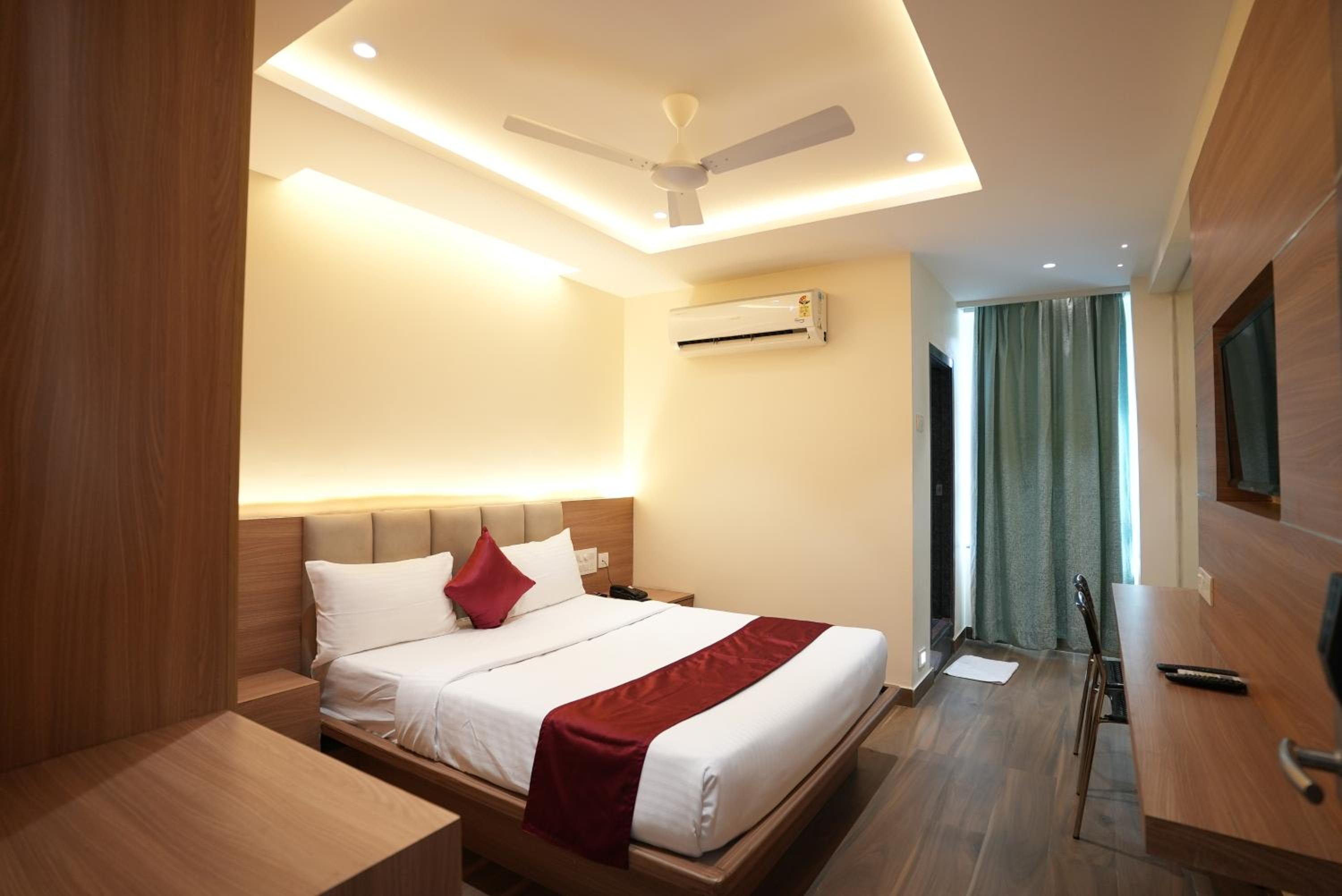 Deluxe Room - Photo 15