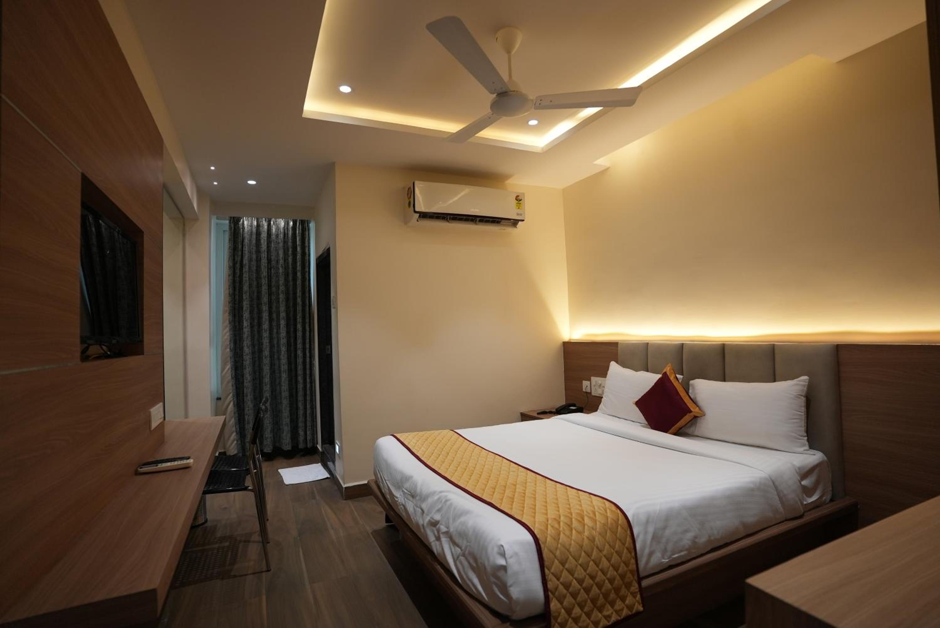 Deluxe Room - Photo 2