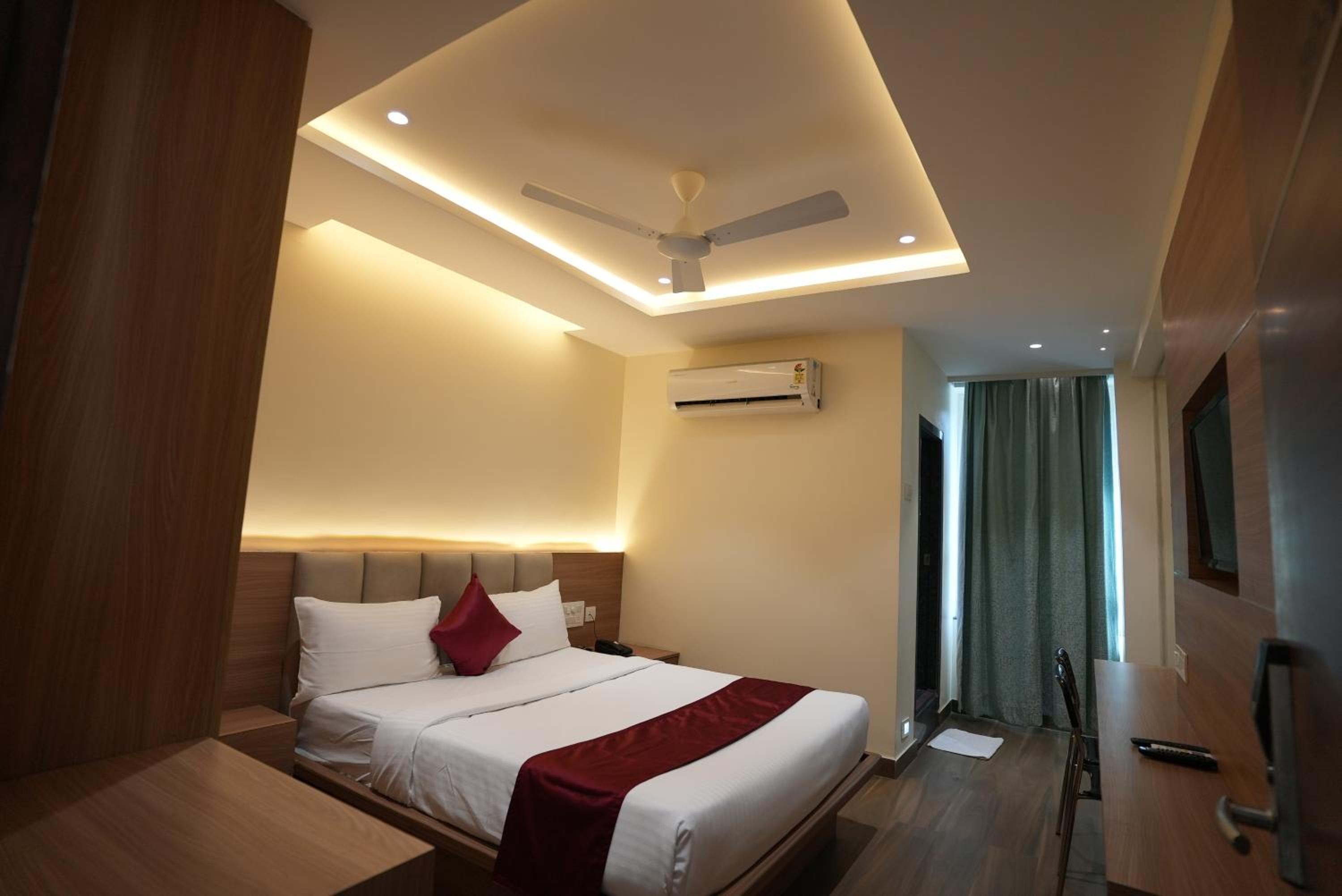 Deluxe Room - Photo 3