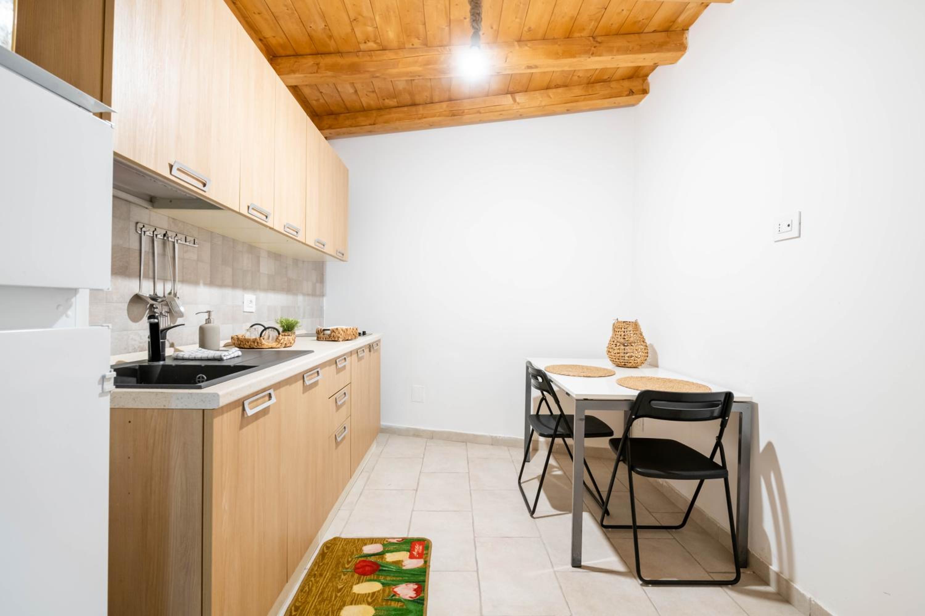 One-Bedroom Apartment - Photo 2