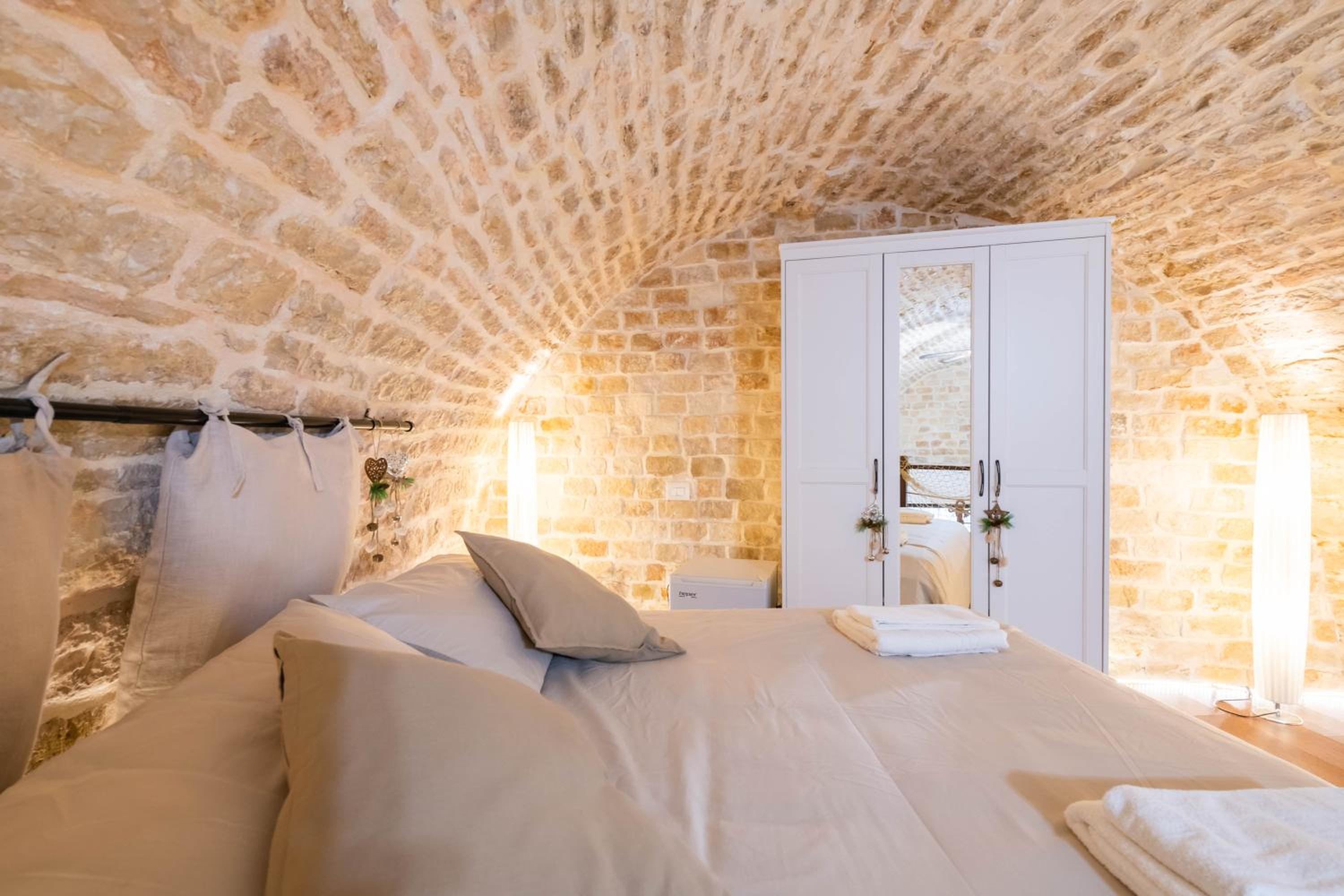 One-Bedroom Apartment - Photo 7