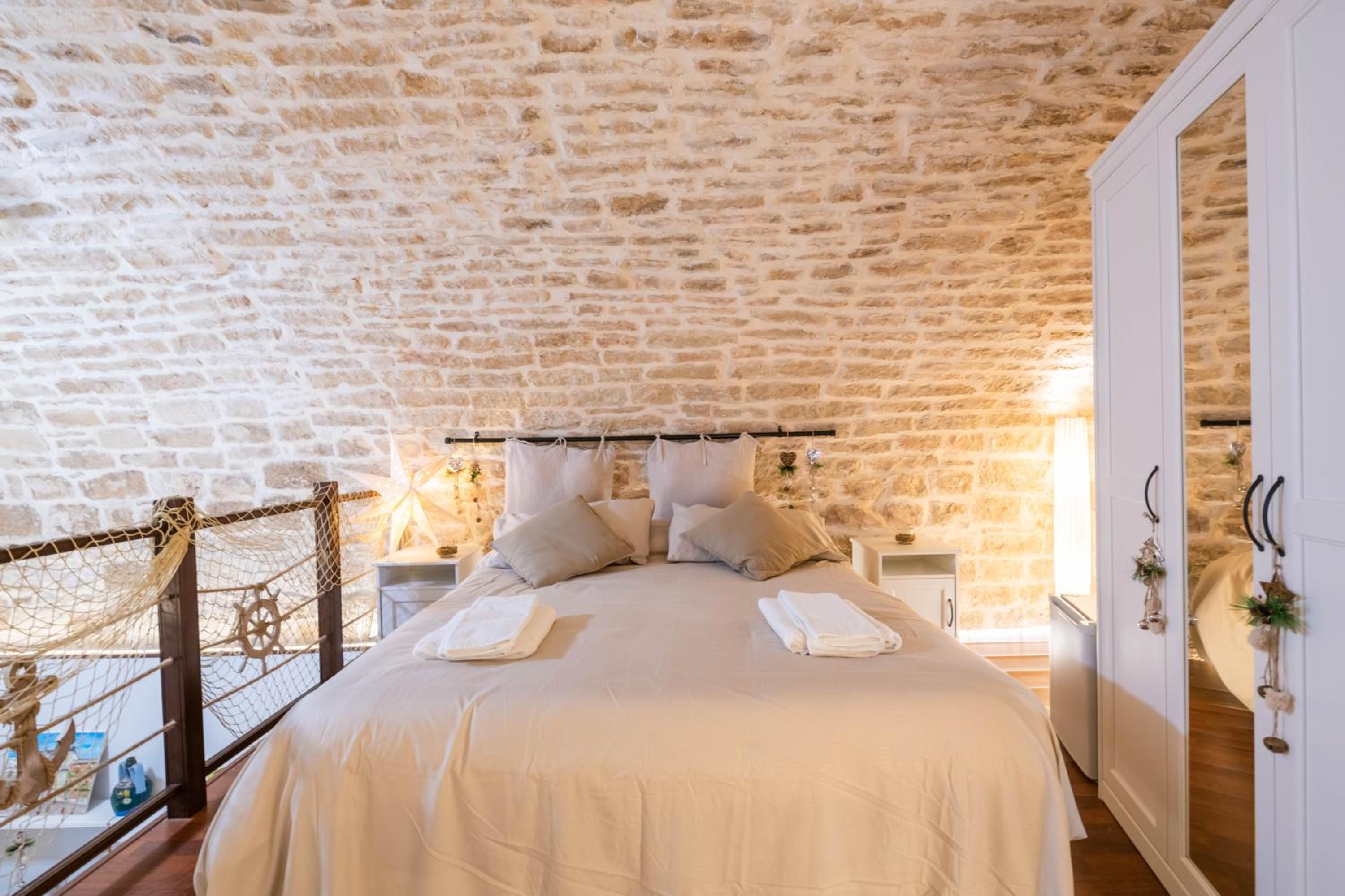 One-Bedroom Apartment - Photo 10