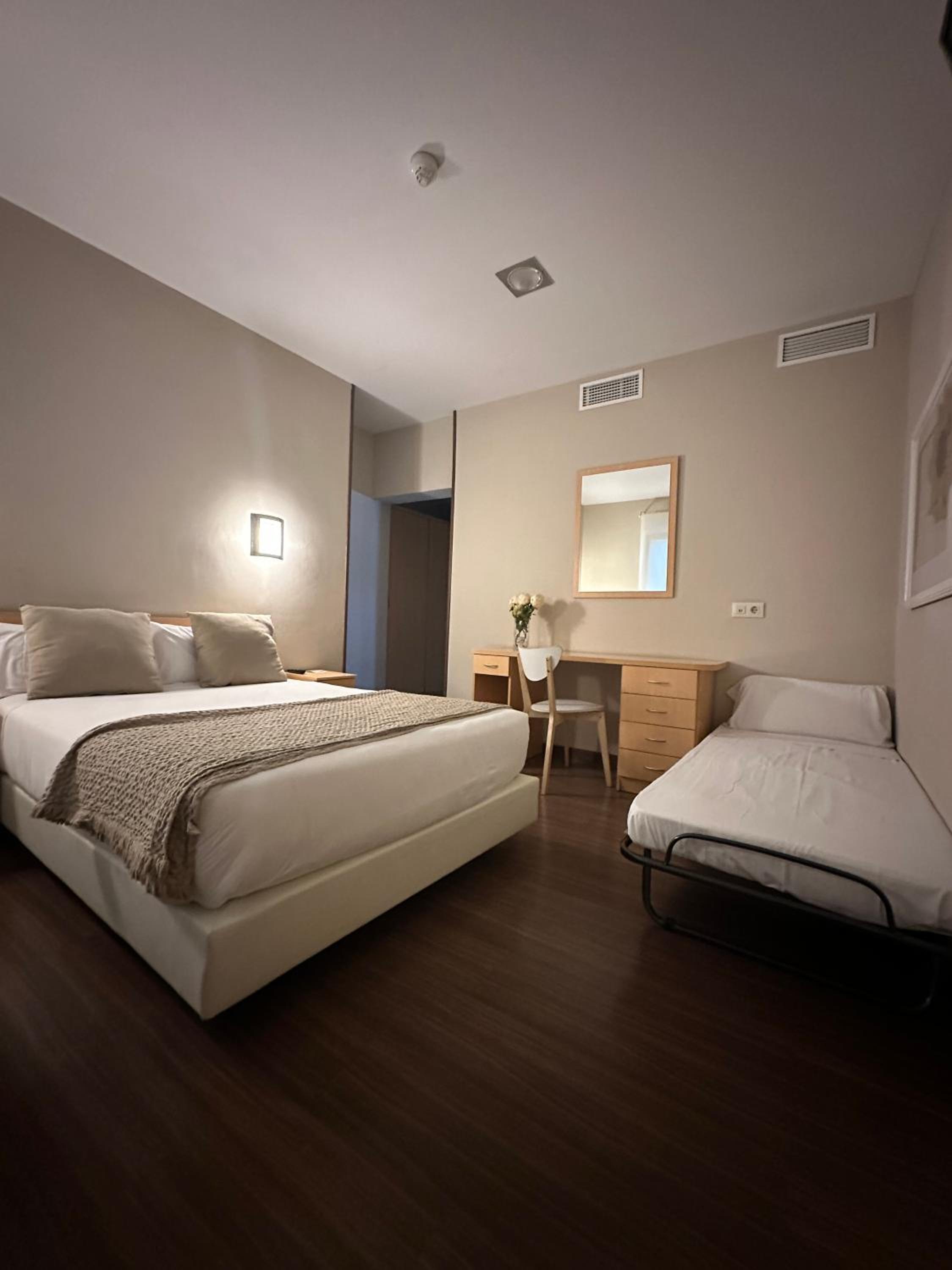 Habitación Doble o con Dos Camas con Cama Adicional