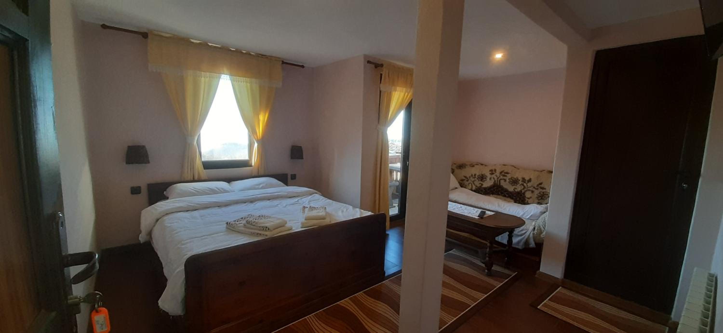 Deluxe Double Room (2 Adults + 1 Child)