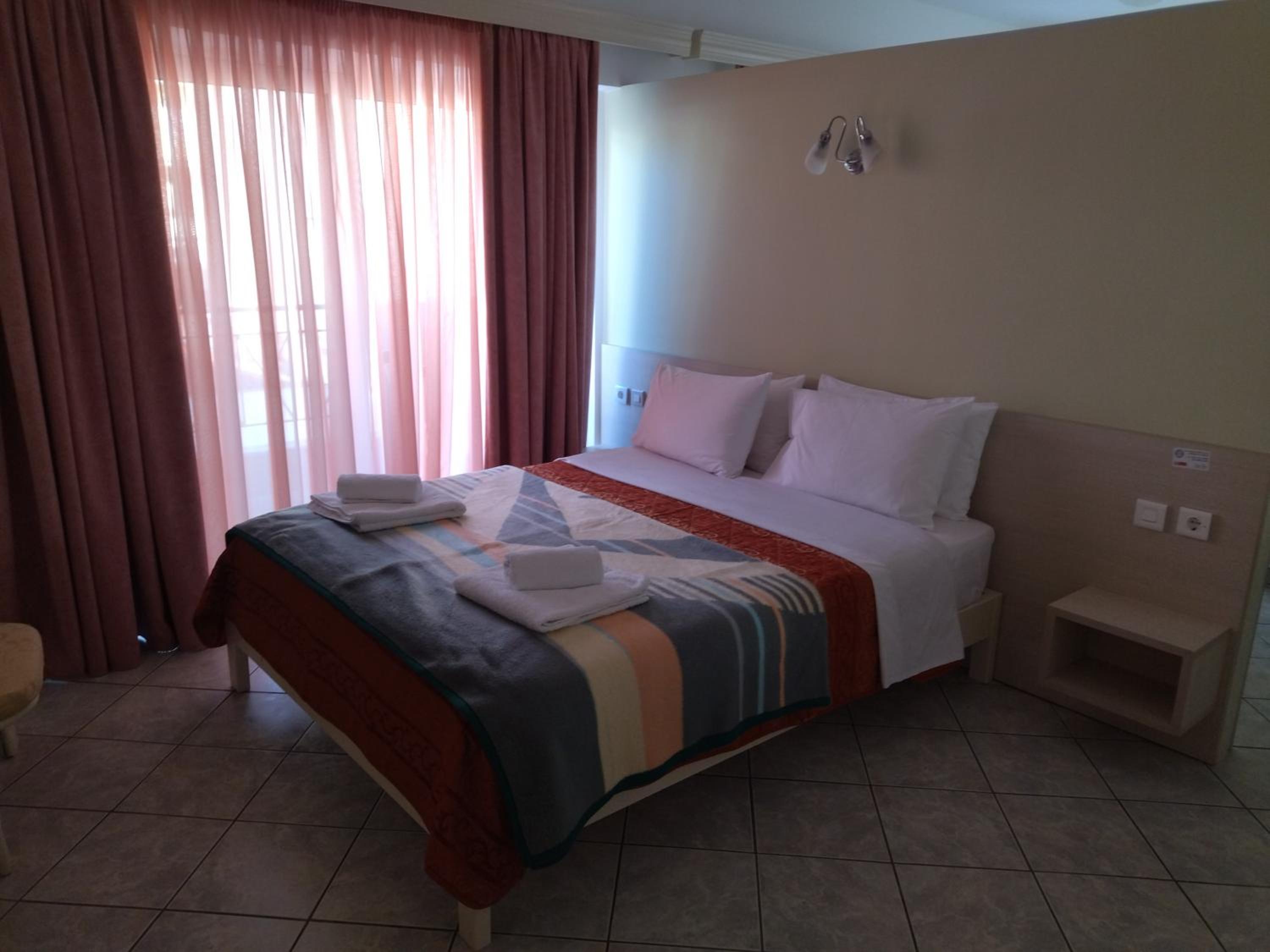 Studio (3 Adults)