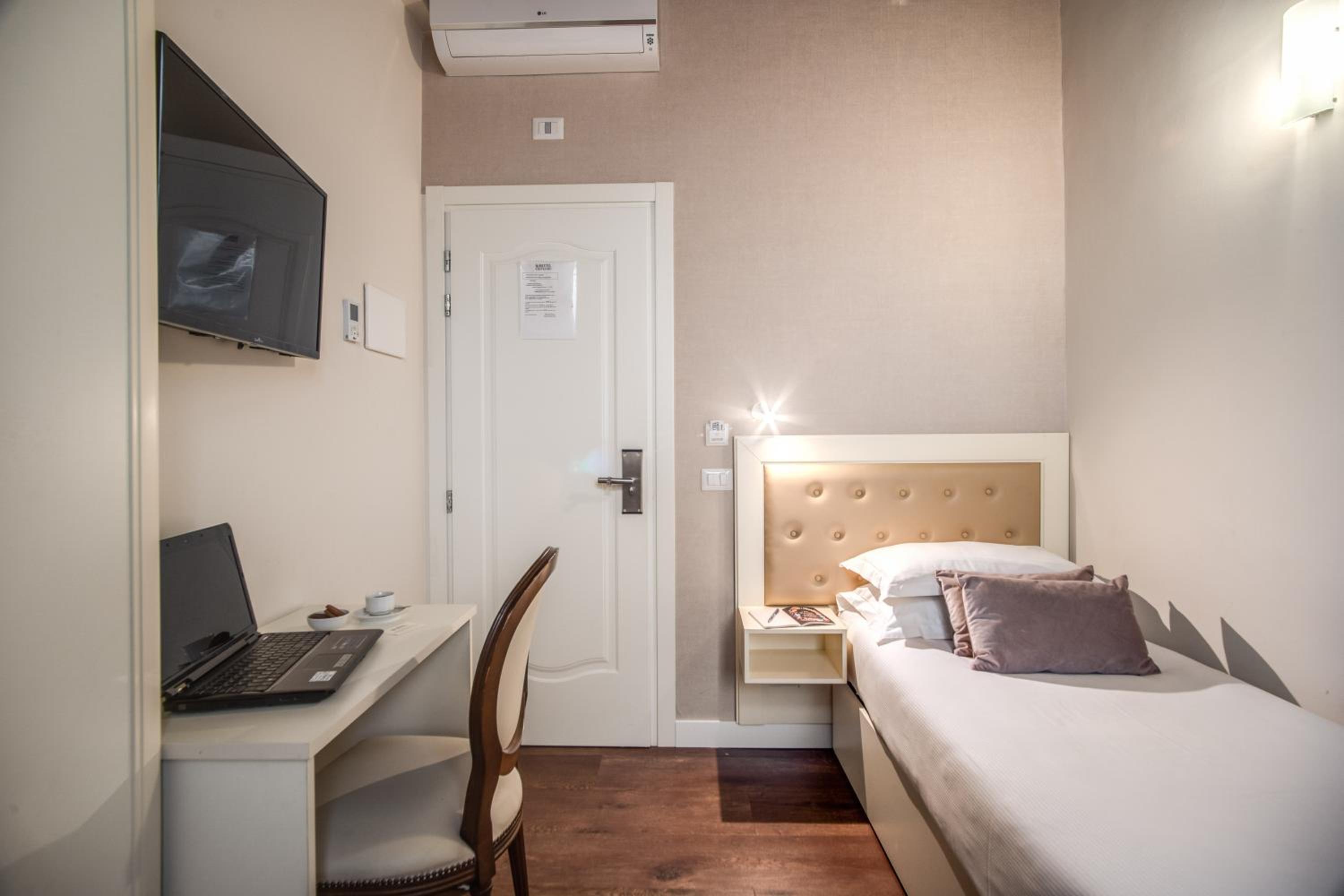 Single Room photo 2