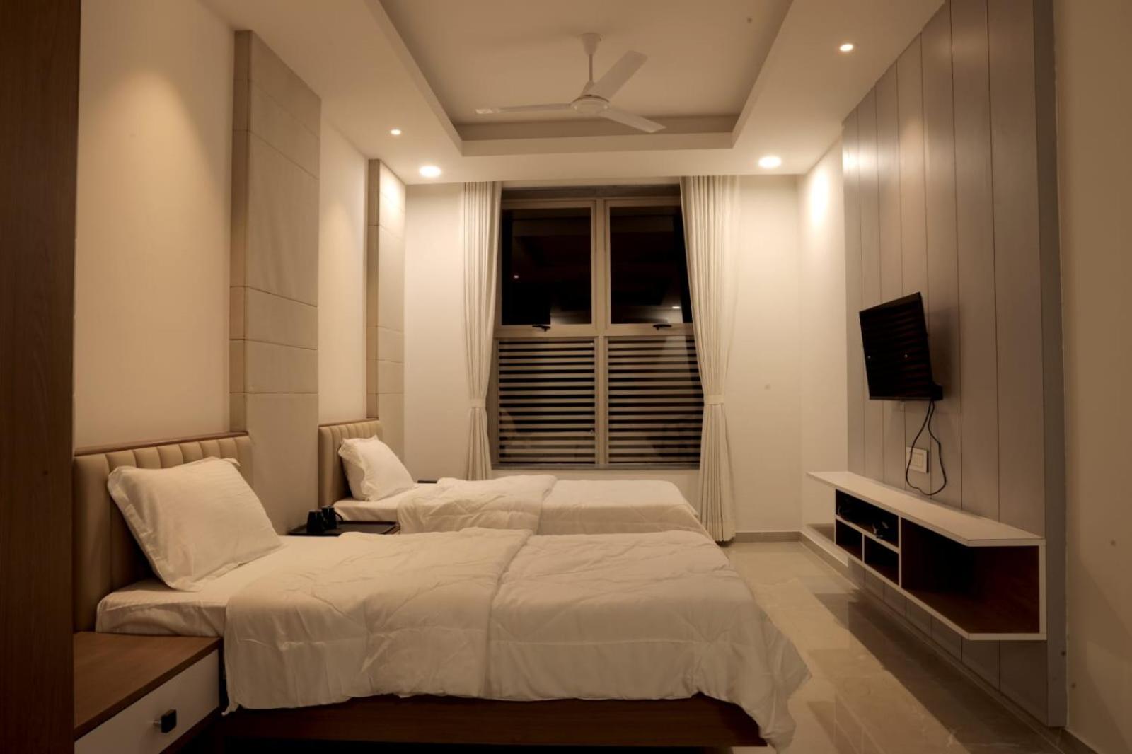 Standard Twin Room - Photo 7