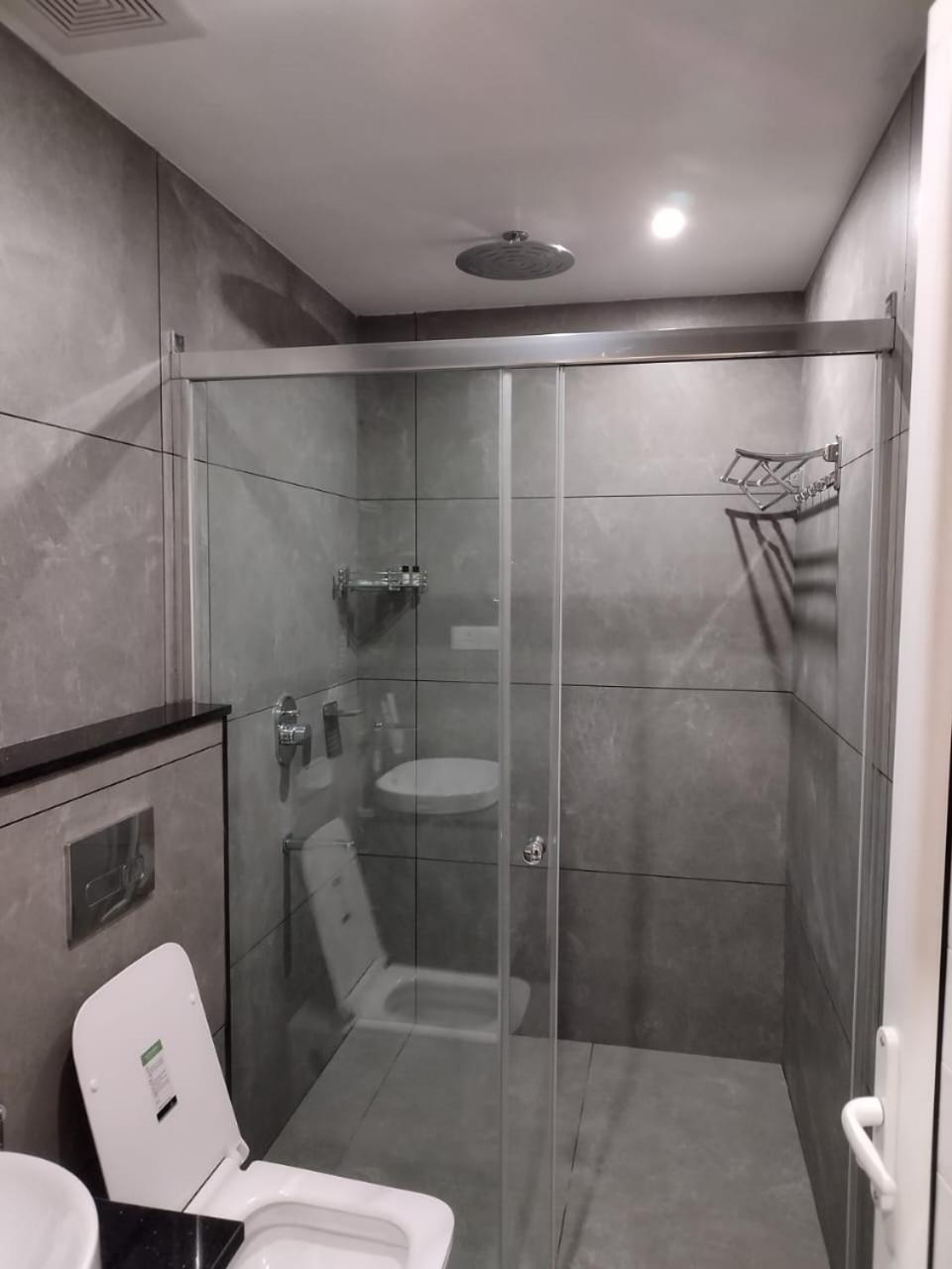 Junior Suite with Pool View - Photo 6