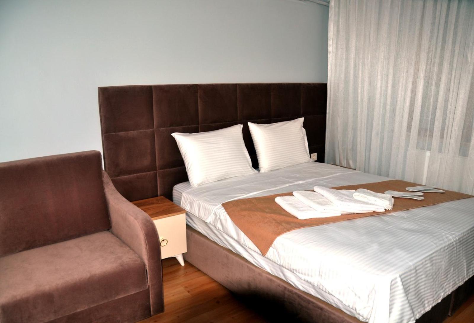 One-Bedroom Apartment photo 1